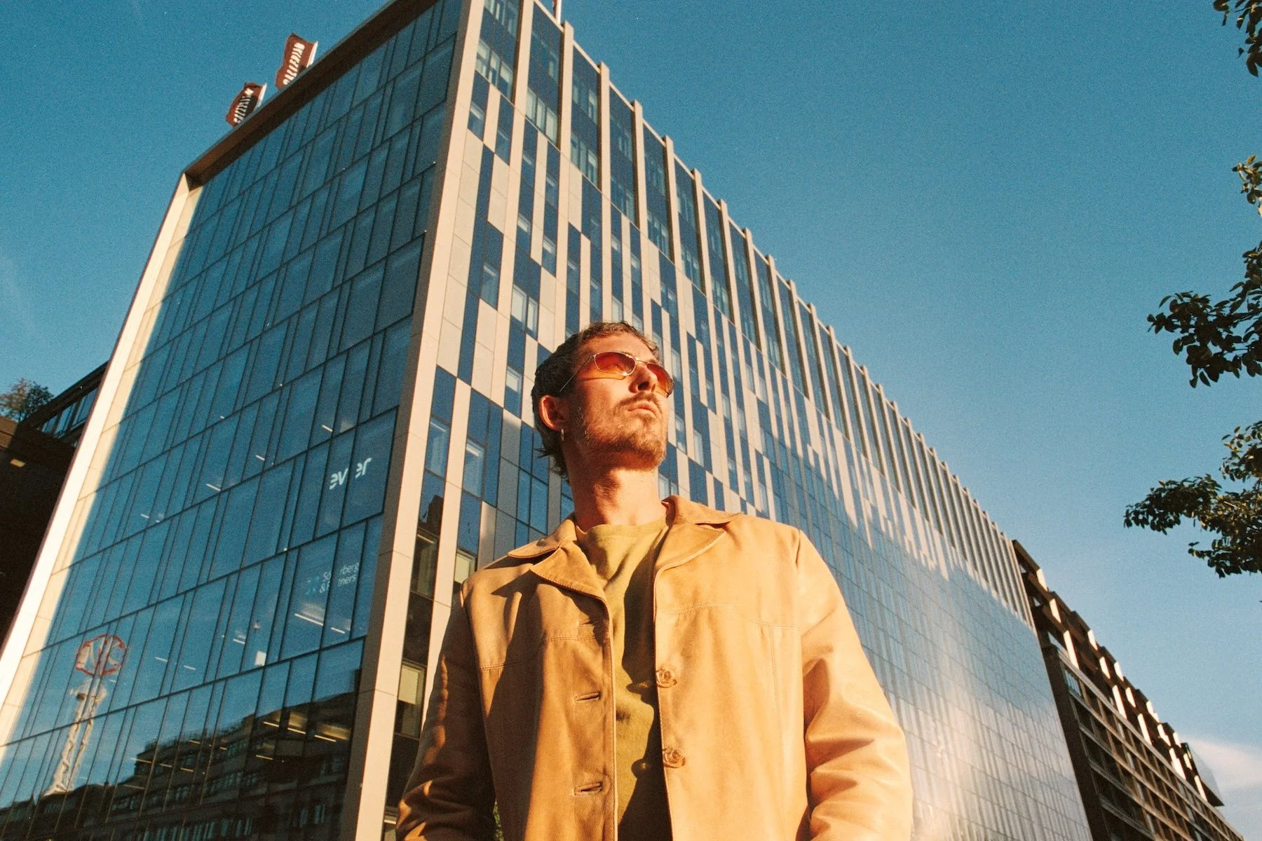 Echo Thrills shares new single and video “Technology”