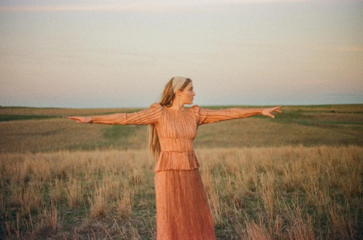 CORNELIA MURR Releases B-Sides 'Treaty' & 'Gotta Give' via 22TWENTY