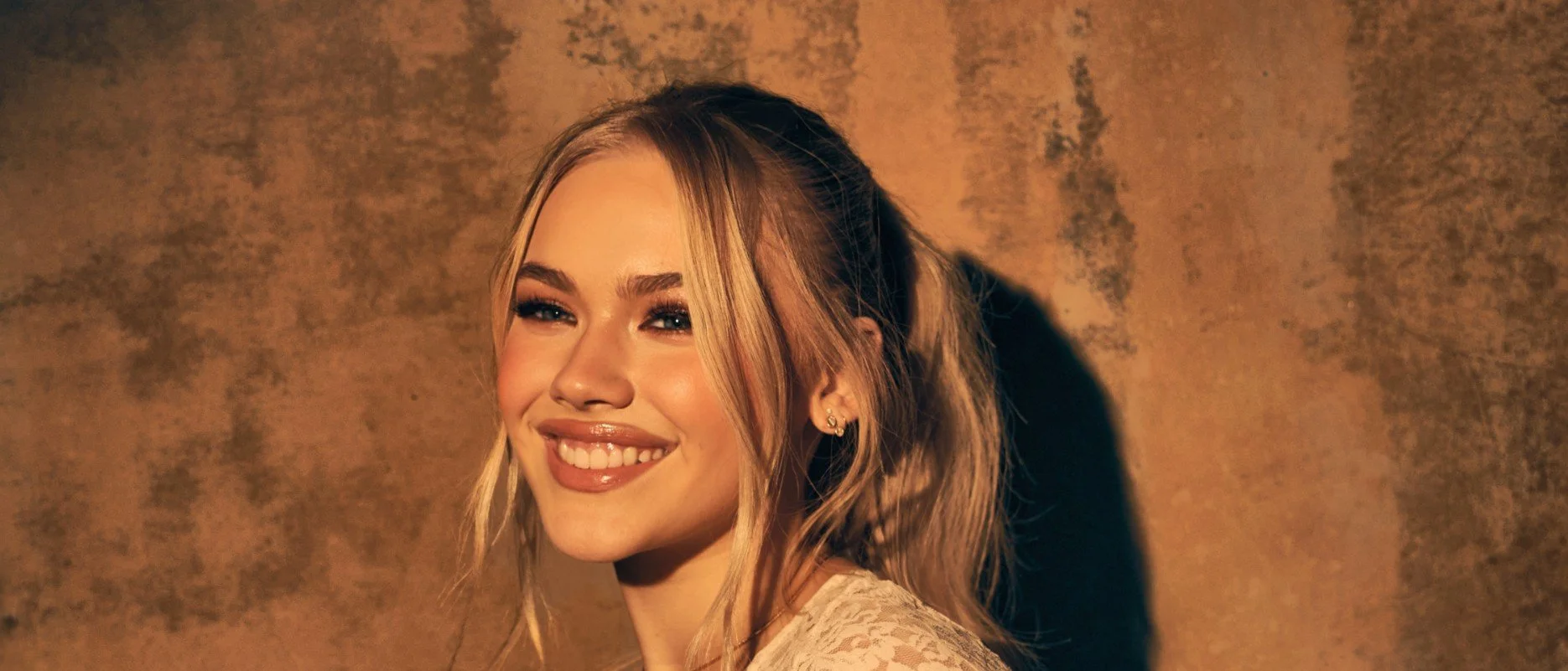 FREYA SKYE ANNOUNCES HEADLINING “STARS ALIGN” US TOUR FOR EARLY 2026