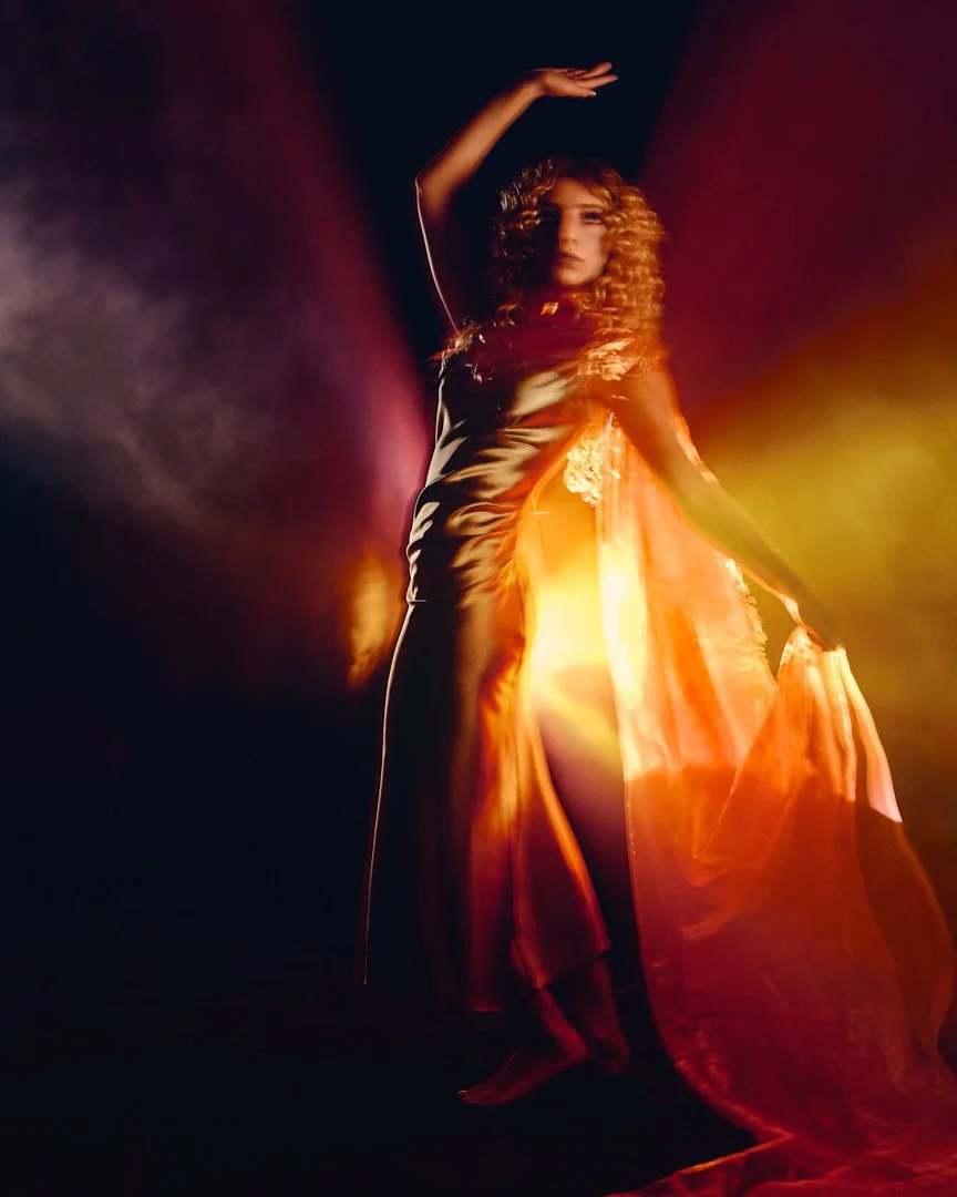 LOLA BATES RELEASES DARK AND SEDUCTIVE NEW SINGLE 'GIRL’S GIRL'