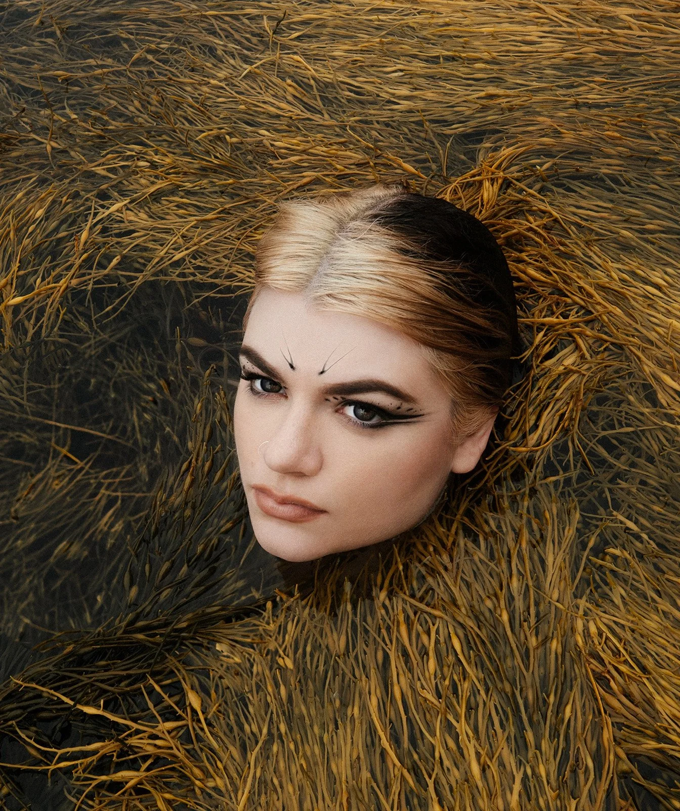 🐚 MINOE confronts her inner critic with beautiful new single 'Shell' 🐚