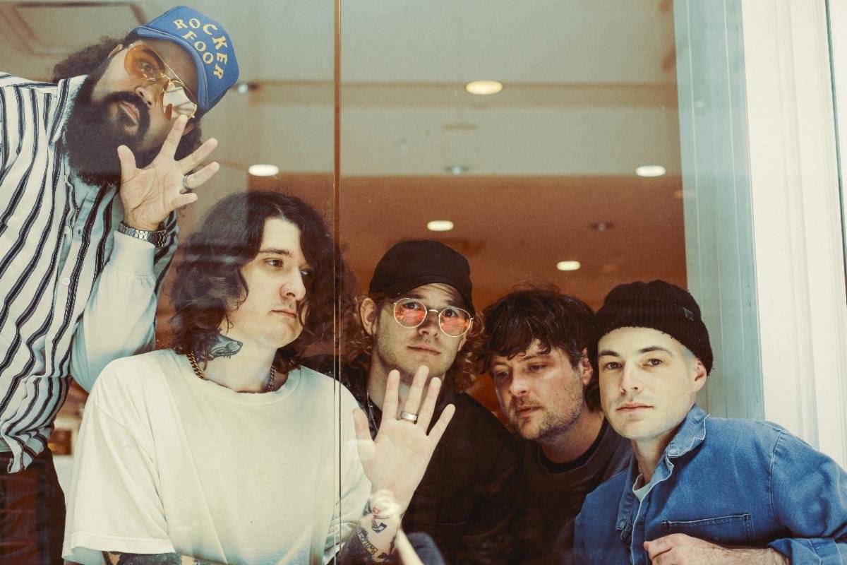 Saint Blonde Release Unflinching New Single "smooth talkin'"