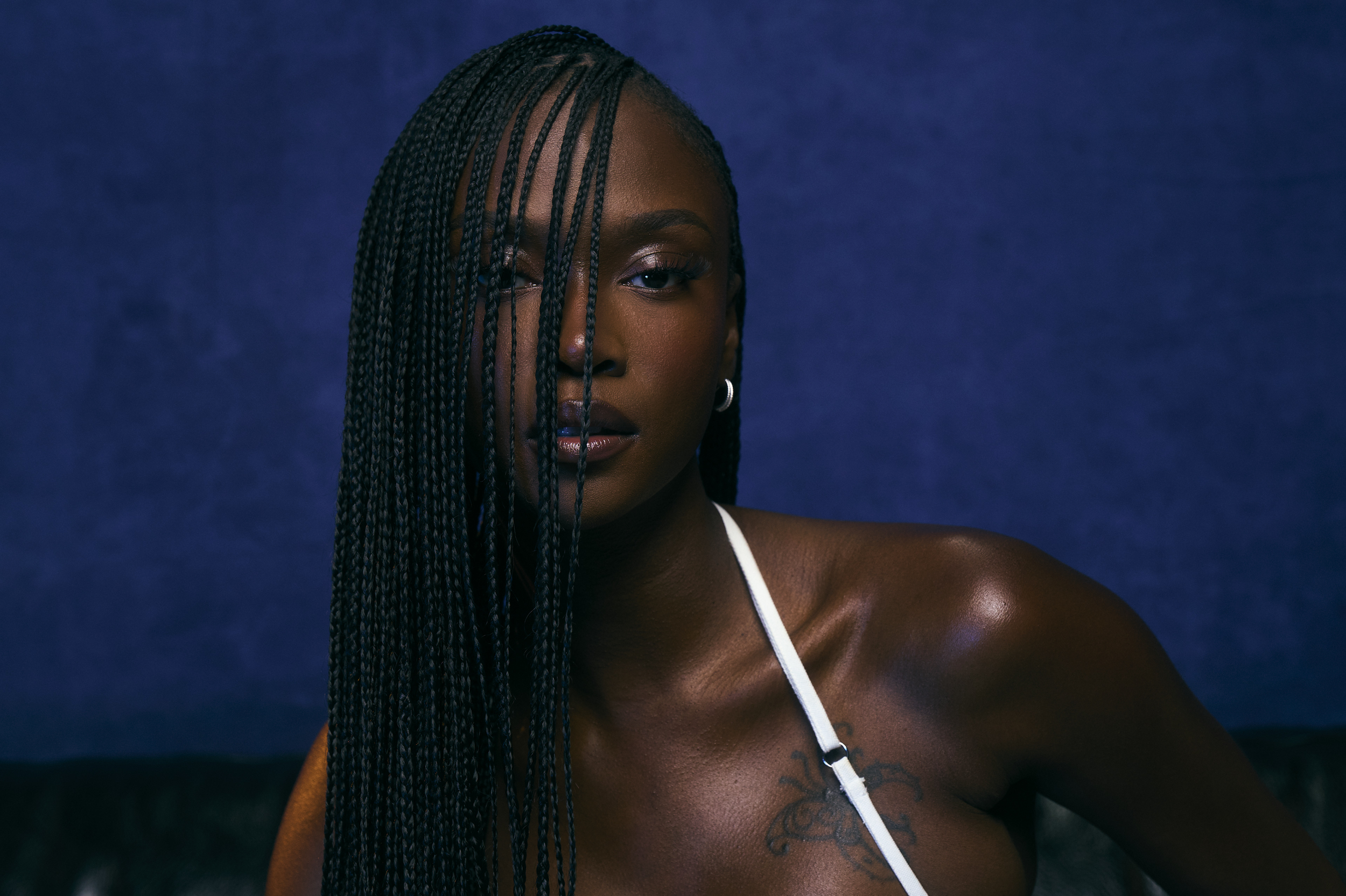 EBONY RILEY RELEASES POWERFUL NEW VIDEO FOR “SICK OF ME”