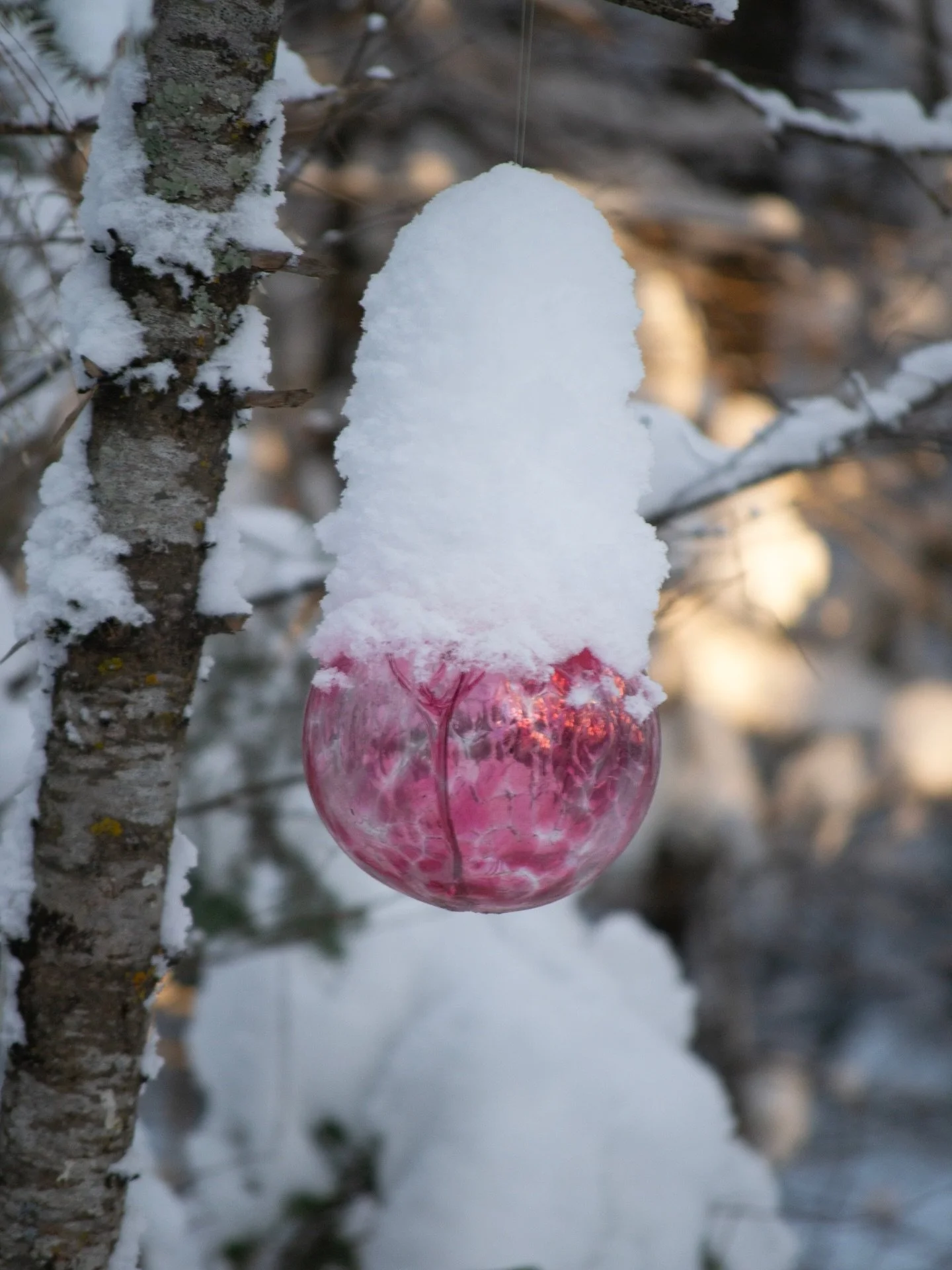 Merry Christmas and Happy Holidays from us to you! Spend time with your loved ones and enjoy the moment. #christmas #art #glass #snow #holiday