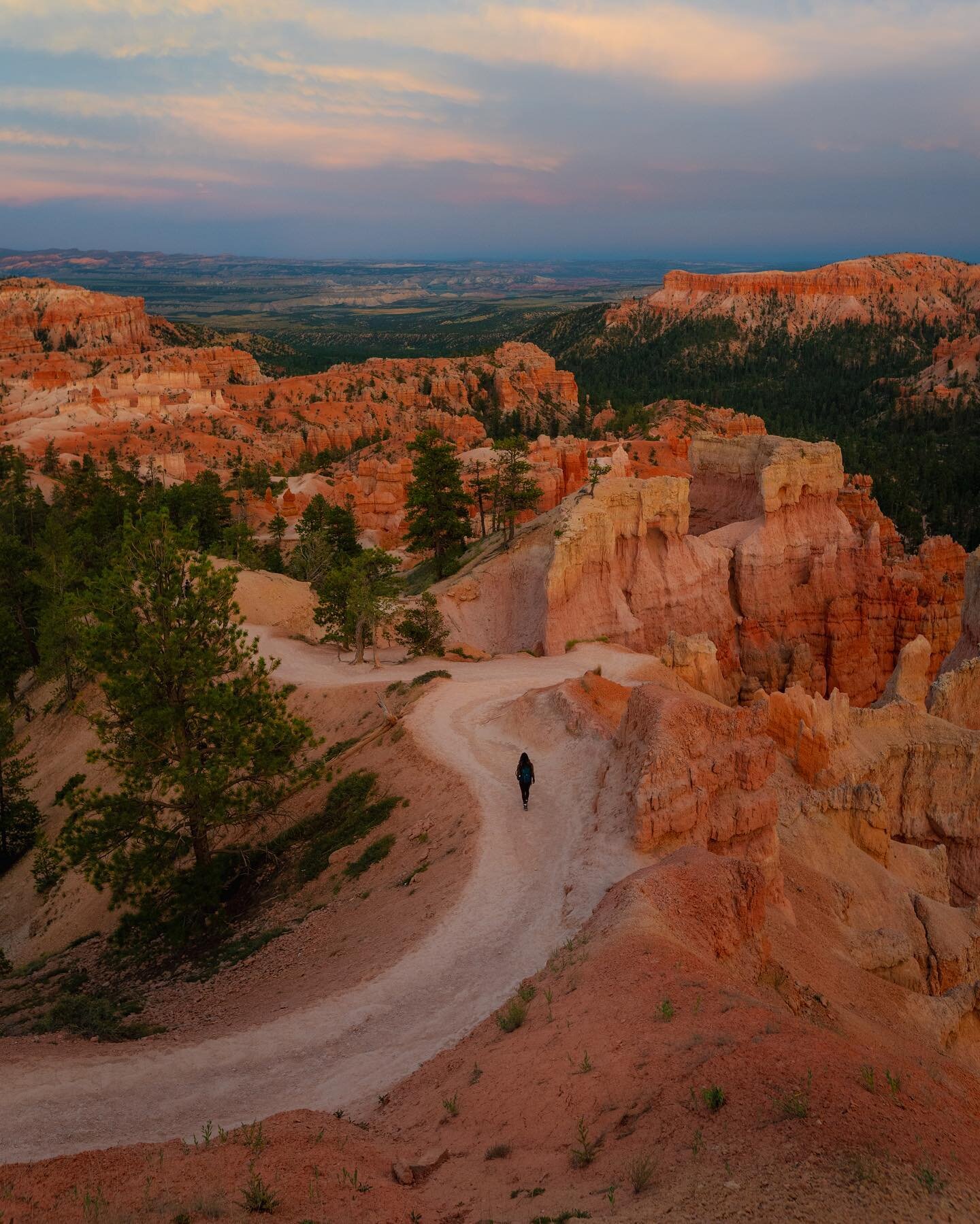 Bryce Canyon at sunset. 

Catch more of my nature + landscape work on my 2nd page @salstouch.jpg 🤘🏼