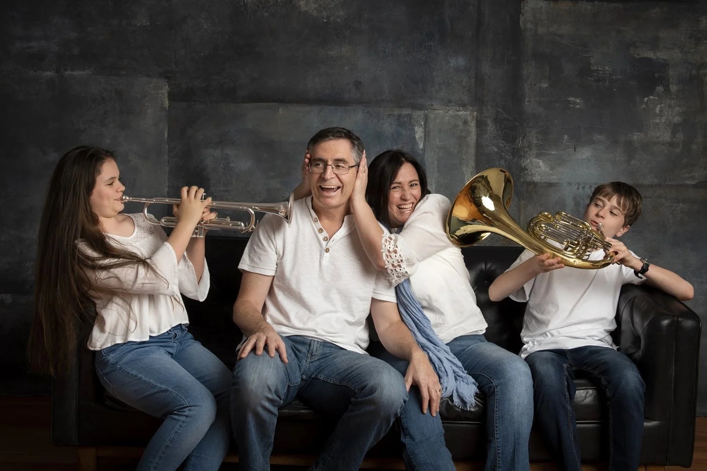 Preserving Memories and Strengthening Bonds: The Benefits of Doing Family Photos