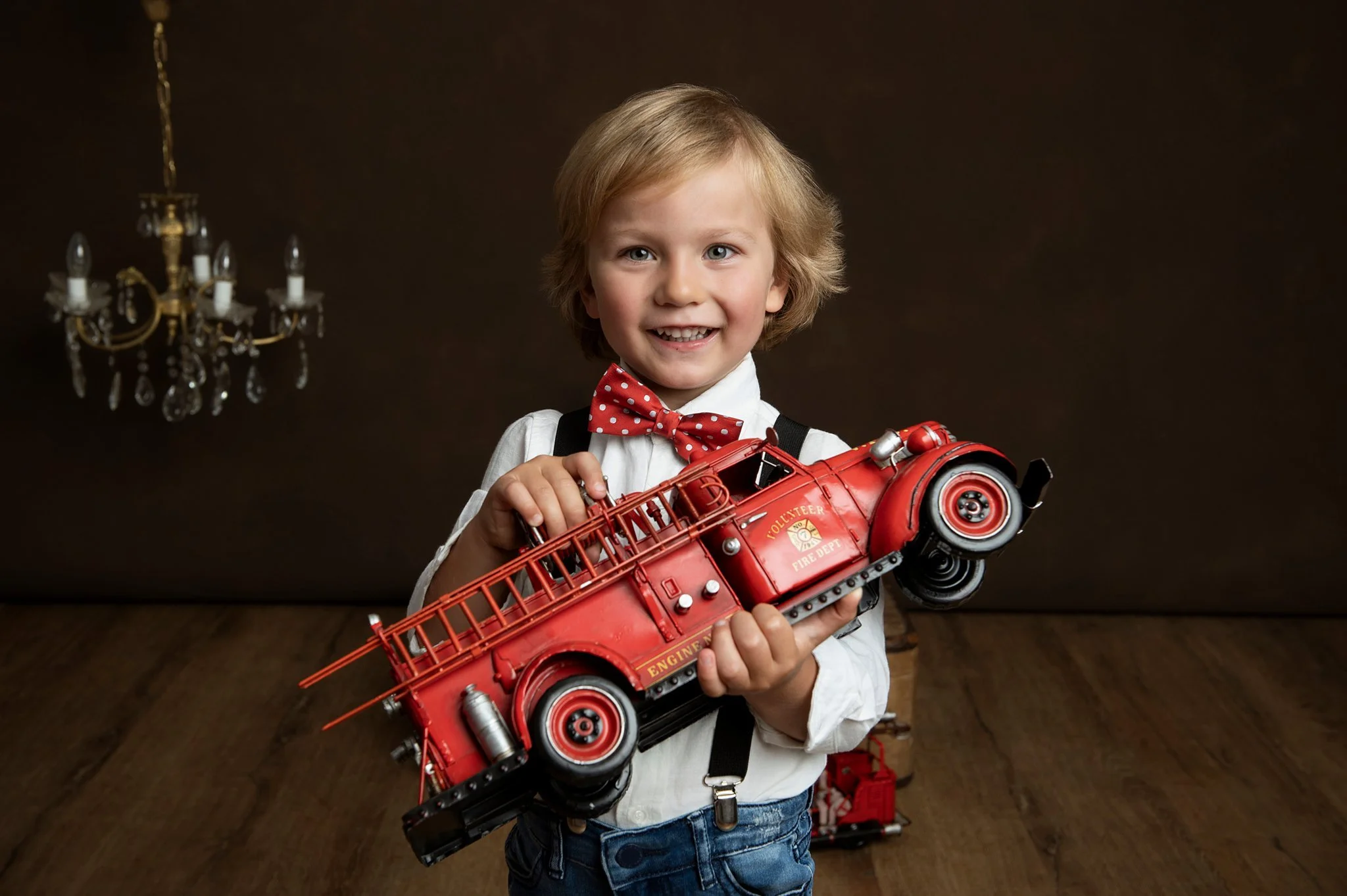 vintage-kids-boy-fire-truck-uber-photography-sydney.jpg