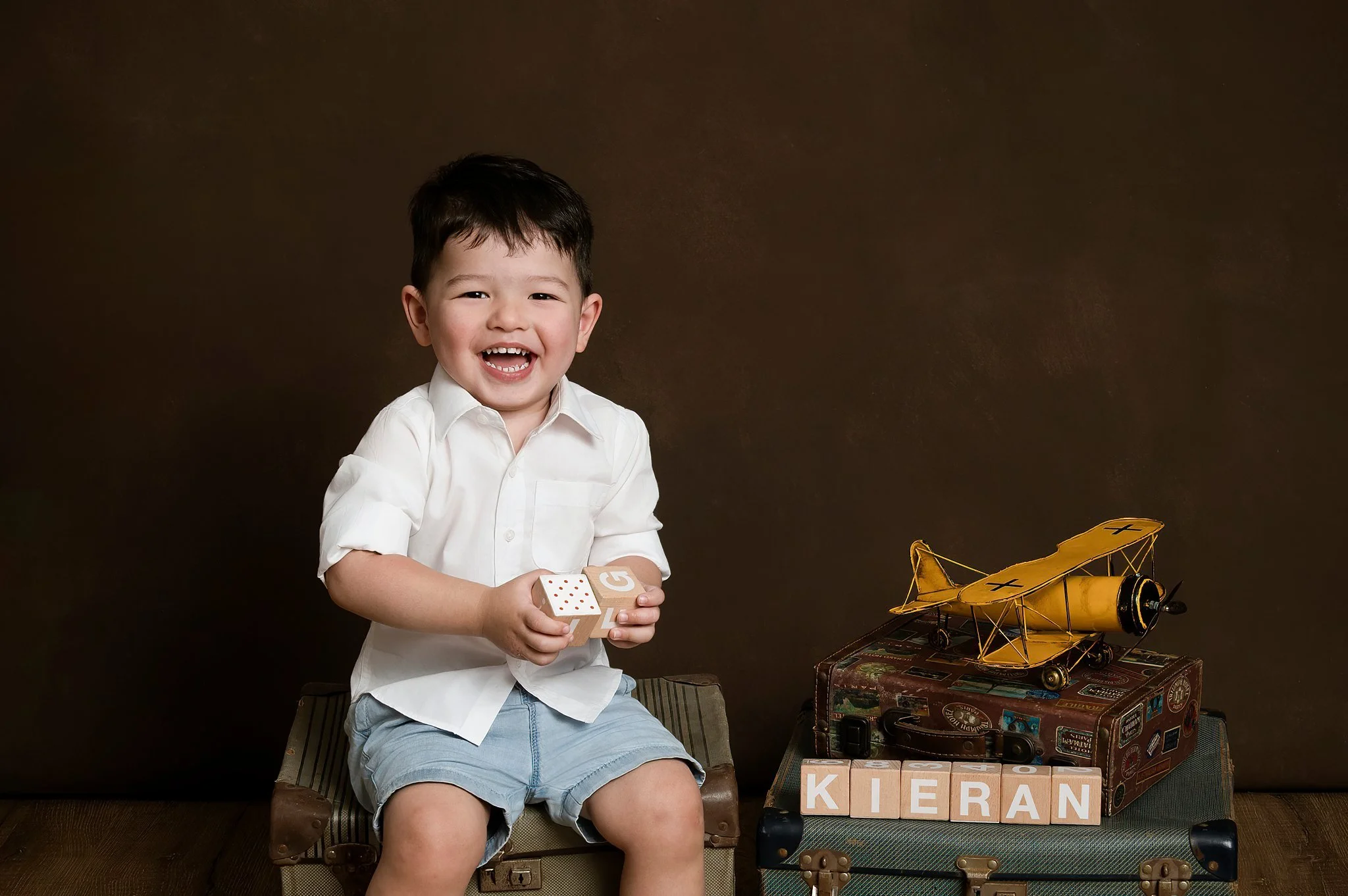 vintage-kids-toddler-boy-vintage-biplane-suitcases-uber-photography-sydney.jpg