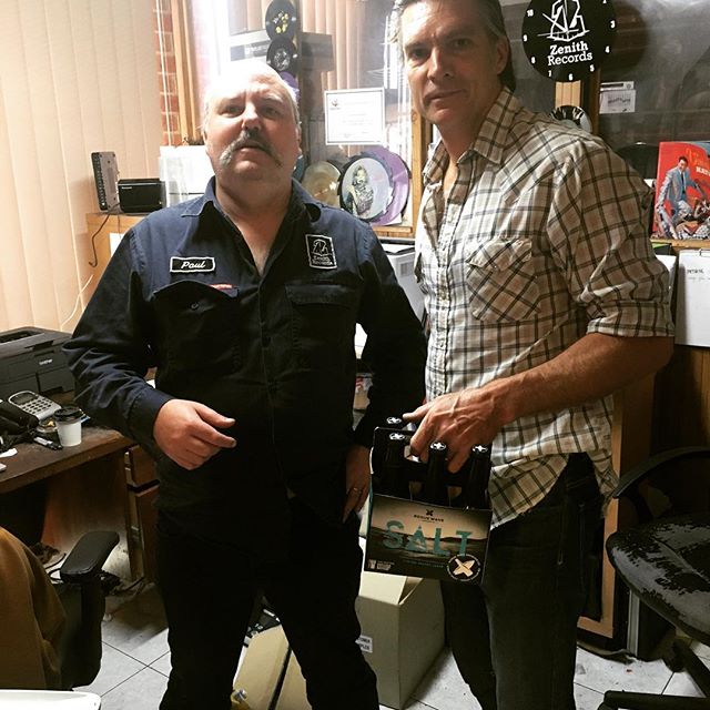 Plying the Vinyl wizard Paul Rigby and his team of Zenith Records with the universal currency of beer, courtesy of Salt Brewery #zenithrecords #rankoutsiders #aireyspub #vinylrecords #vintagegear #apollobay #albumlaunch #ontour