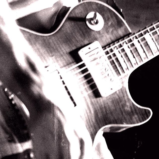 Howdy folks. Here's a link to an interview we did with Stevie Connor for Blues And Roots Radio's Album Of The Week Show. Chuck it on in the car while you're driving to that Easter w/end holiday, roll it while you're cooking up a Good Friday repast or just sit back, relax and take it in on the couch....and be sure to check out their website. It rocks🤘🤘🤘https://www.bluesandrootsradio.com/album-of-the-week #australianrock #australianblues #goodtimes #vintagegear #mongrelrock #debutalbum #albumreview