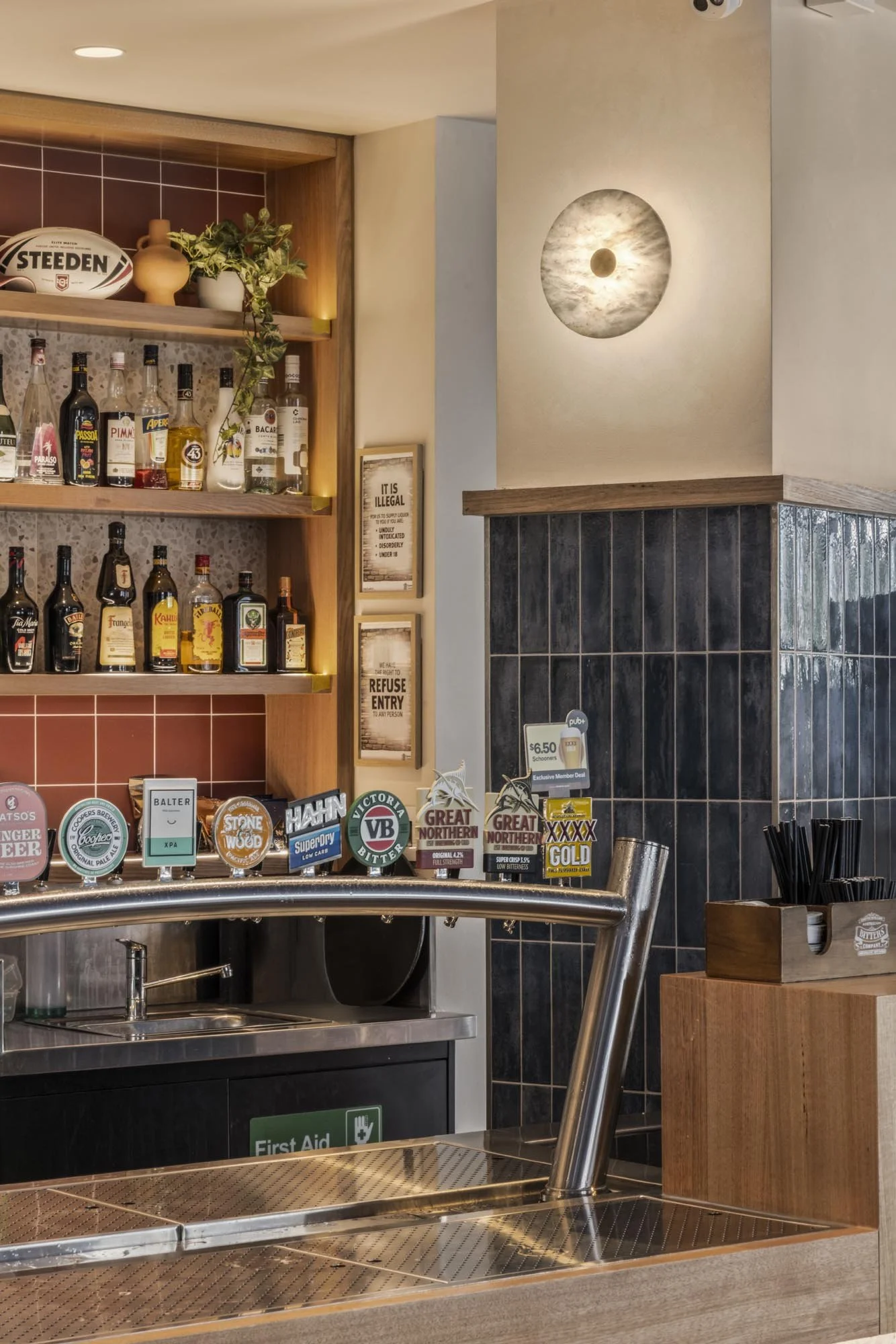 StudioBlackardt-GoldenBeachTavern-03.jpg