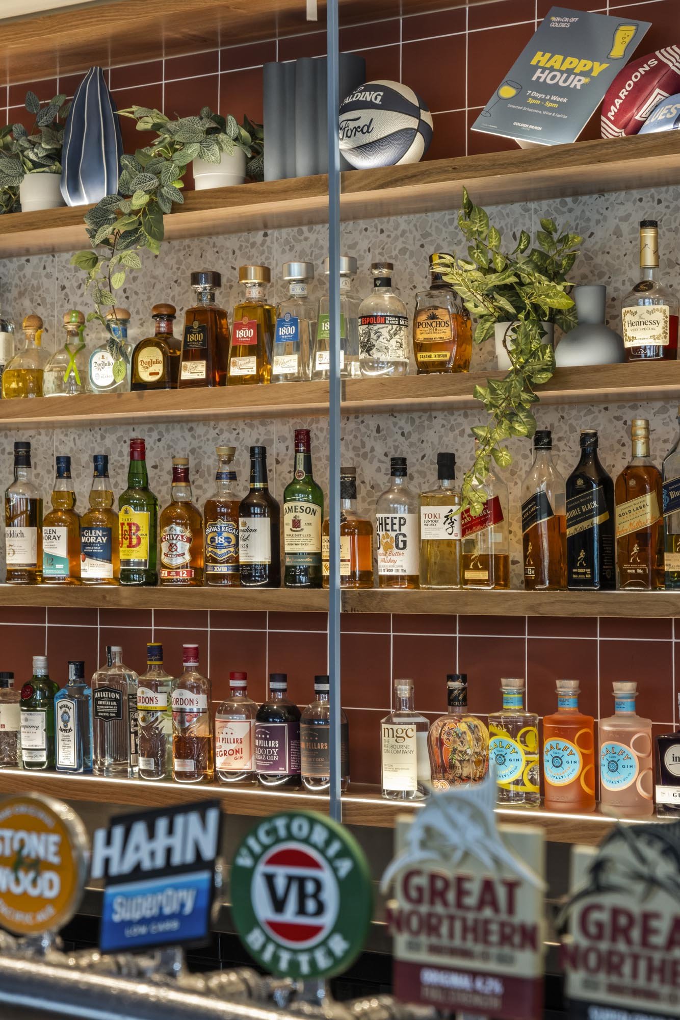 StudioBlackardt-GoldenBeachTavern-05.jpg