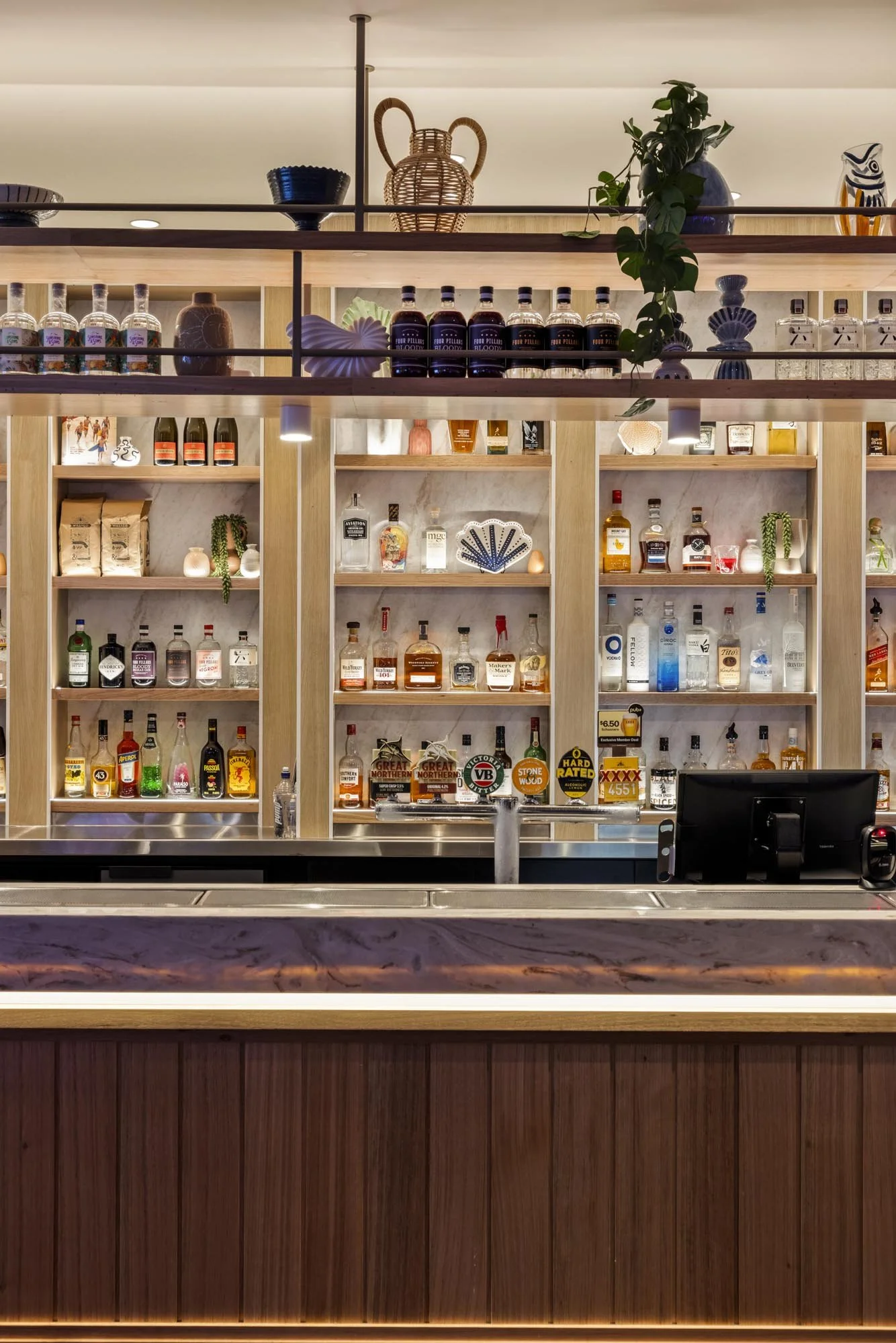 StudioBlackardt-GoldenBeachTavern-31.jpg