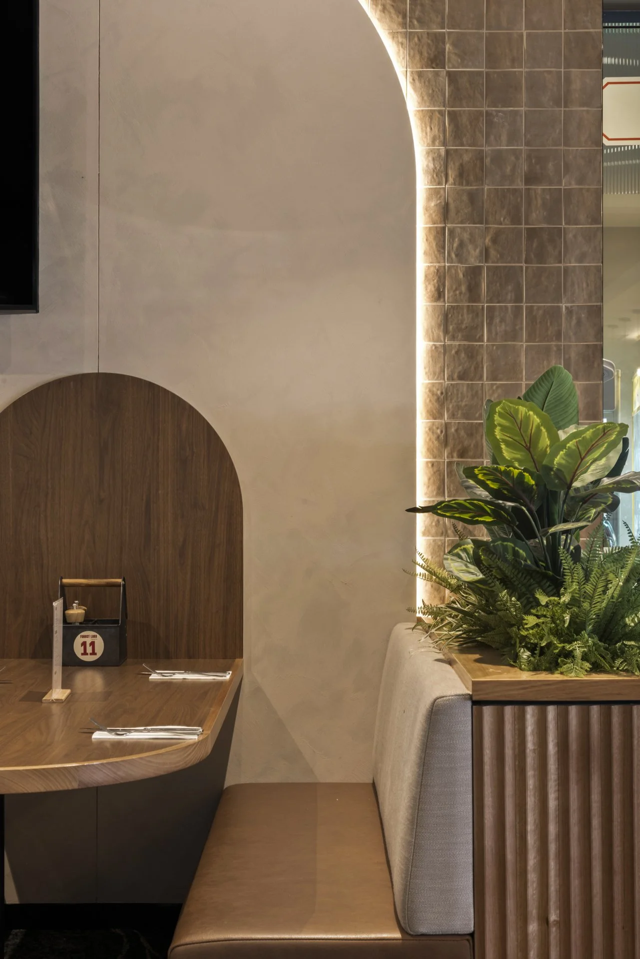 StudioBlackardt-Cayas+Ward-ForestLakeTavern-02.jpg