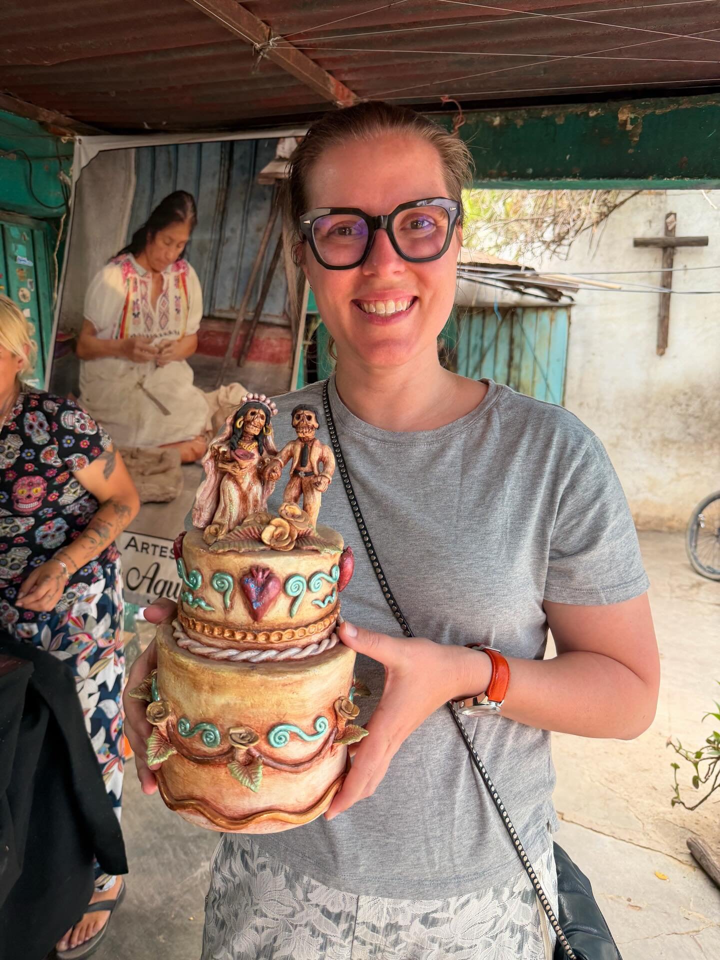 Two of my favorite things combined &mdash; Mexican folk art and CAKE! This incredible two-layer wedding cake was made by Fernando Garcia Aguilar of the famed clay-making Aguilar Family in Ocotl&aacute;n de Morelos (right outside of Oaxaca). Fernando 