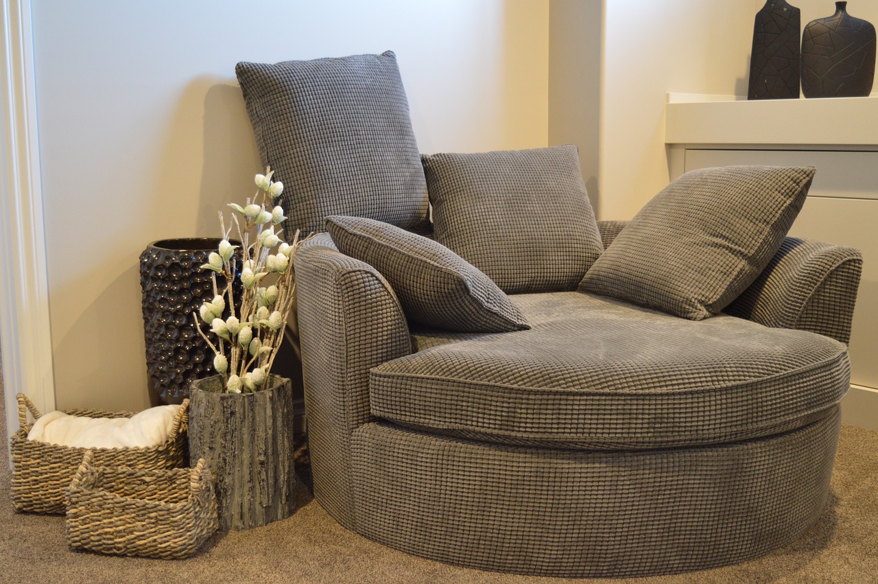 sofa-1078931_1280.jpg