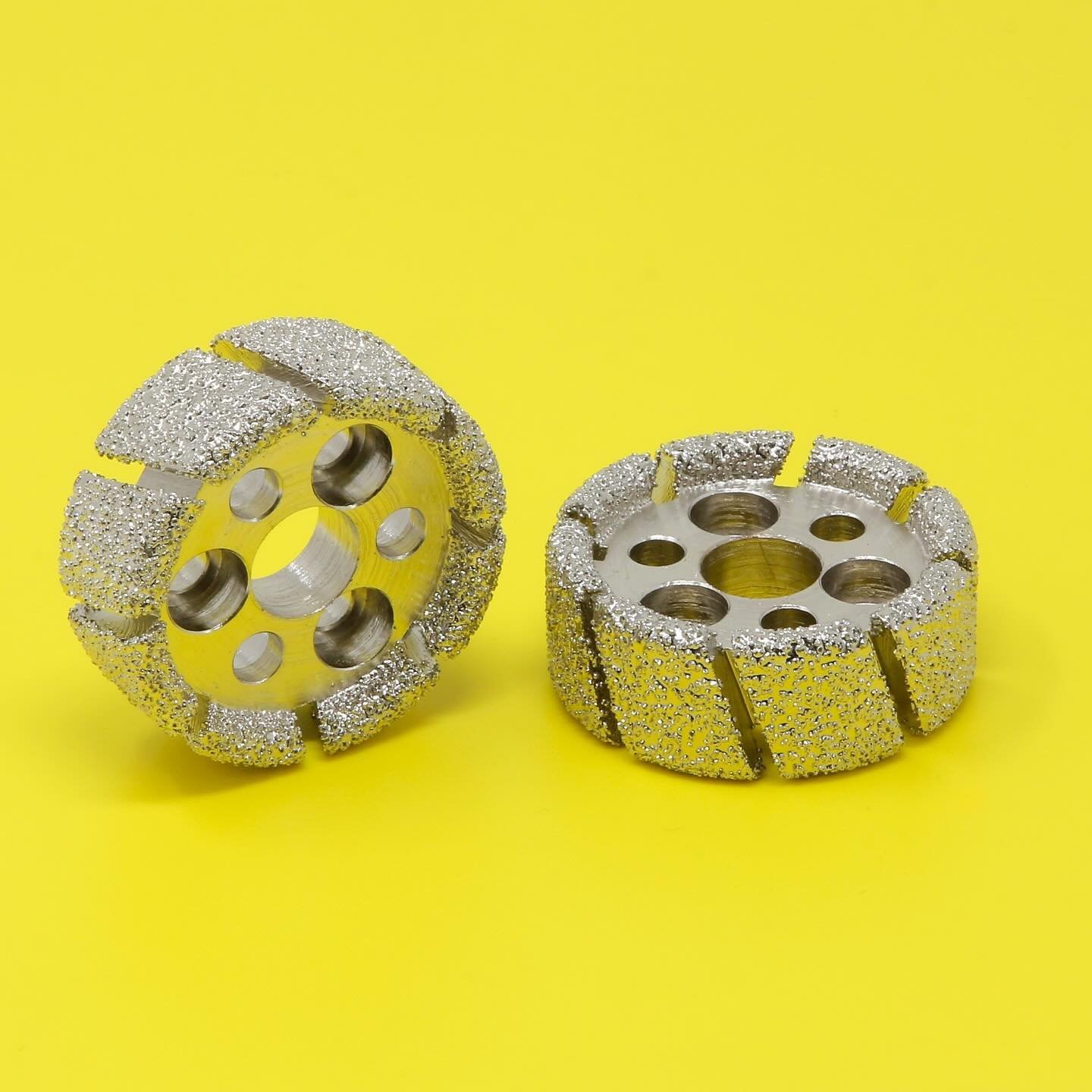 Vacuum brazed CNC tools perfect for roughing out limestones and marble. We hold a large range of vacuum brazed options, for more details and support drop us a message
#cnc #stonesaw #5axis #marble #stonecarving