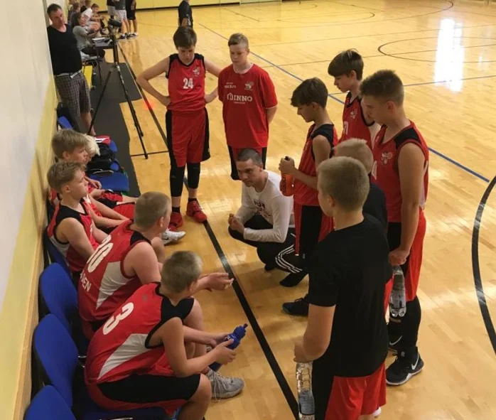 16-VUOTIAAT POJAT VALMIINA ALKAVAAN KAUTEEN