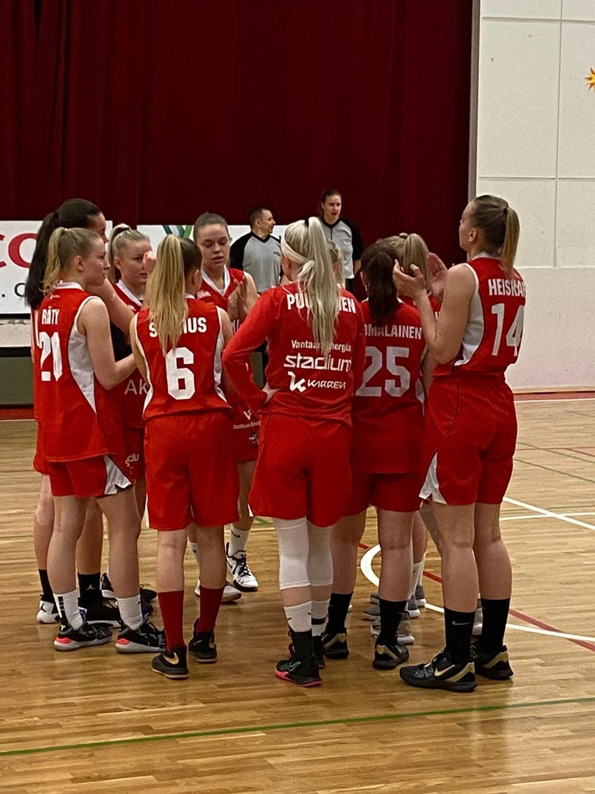 N1D: PUHUTTARILLE TAPPIO SUNNUNTAINA, KAUSI PÄÄTTYI RUUSUIHIN