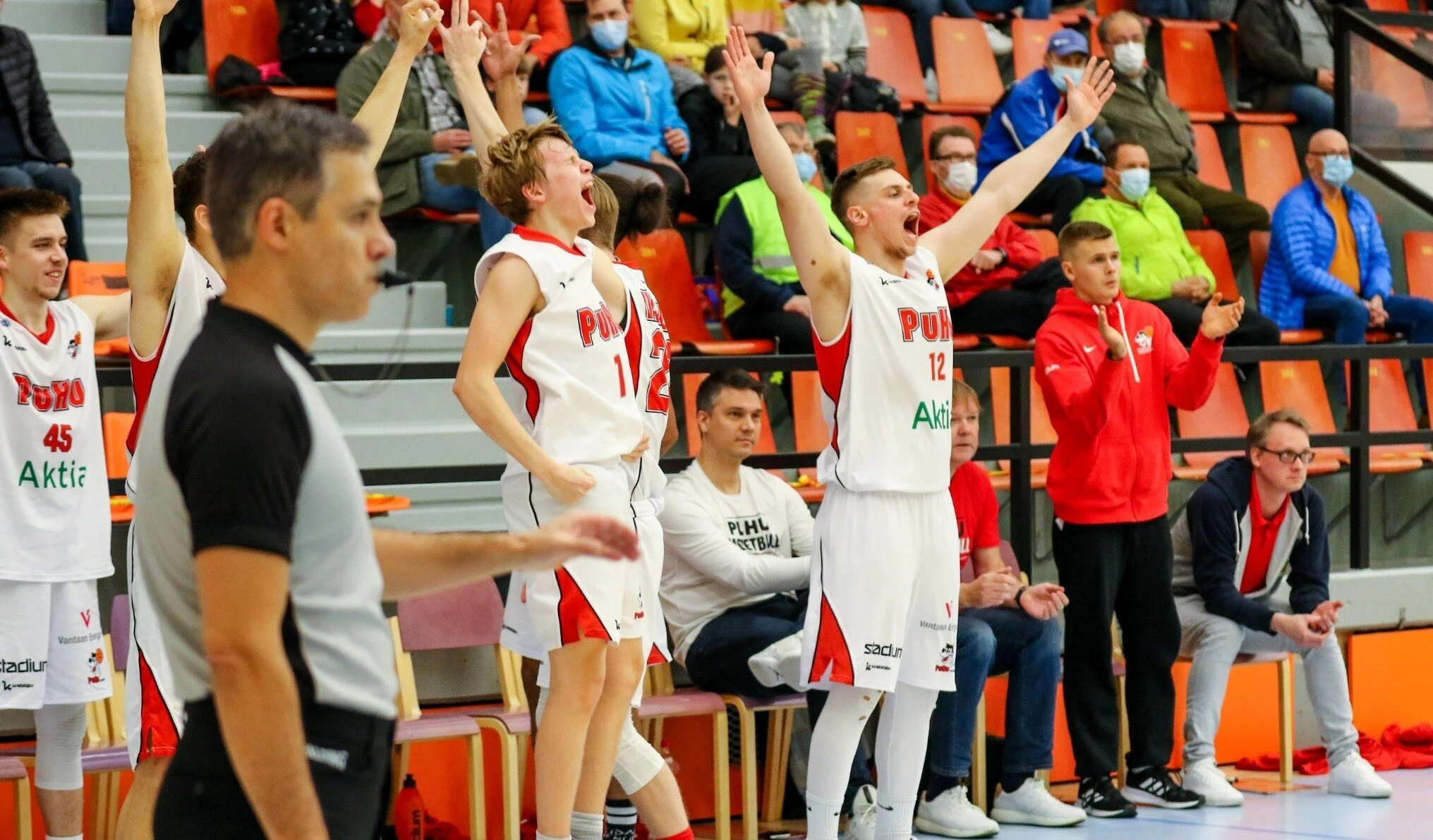 M1DB: VOITOKAS VIERAILU KARKKILASSA