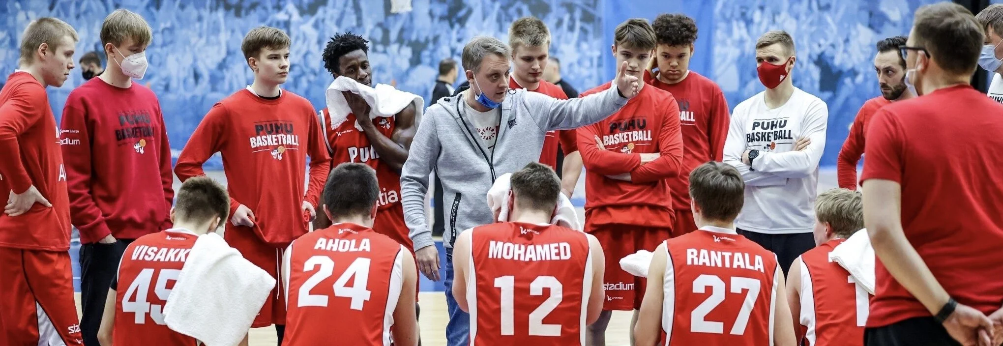 PUHU JUNIORIT - POIKIEN AKATEMIAOHJELMA KEHITTÄÄ PELAAJIA TAVOITTEELLISESSA TOIMINTAYMPÄRISTÖSSÄ