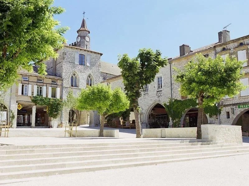 Arcades de la bastide de Monflanquin, Lot-et-Garonne