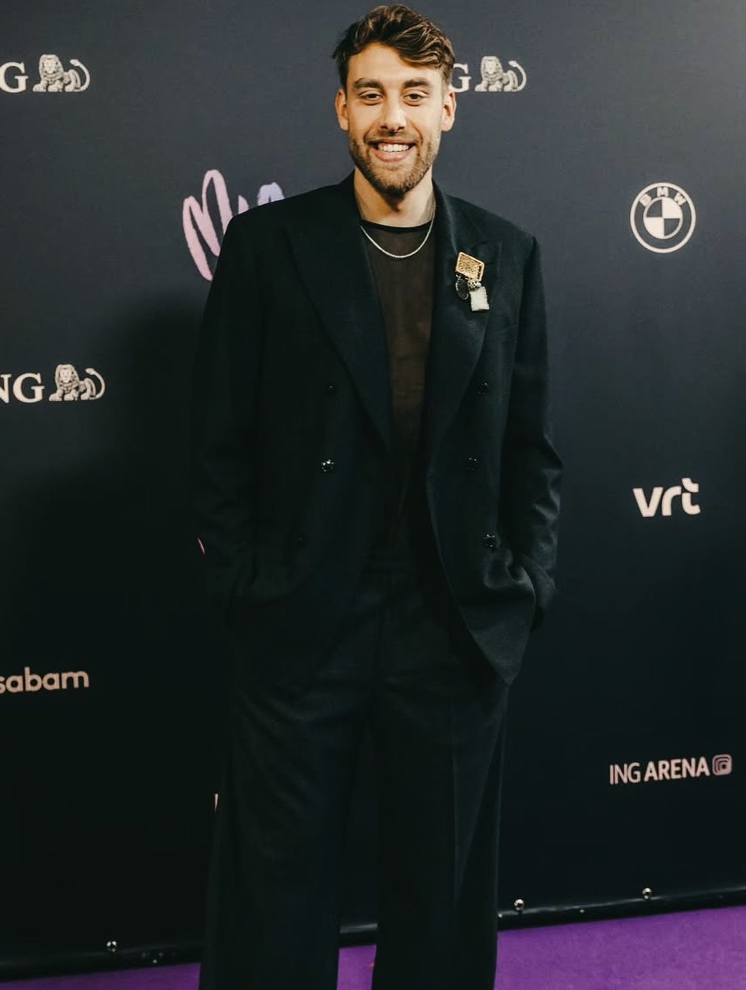 @wardlemmelijn wearing @katerintheys brooch &amp; mesh top @de_mias 🎶
Thank you @_liesbeth_verlinden_ 🖤