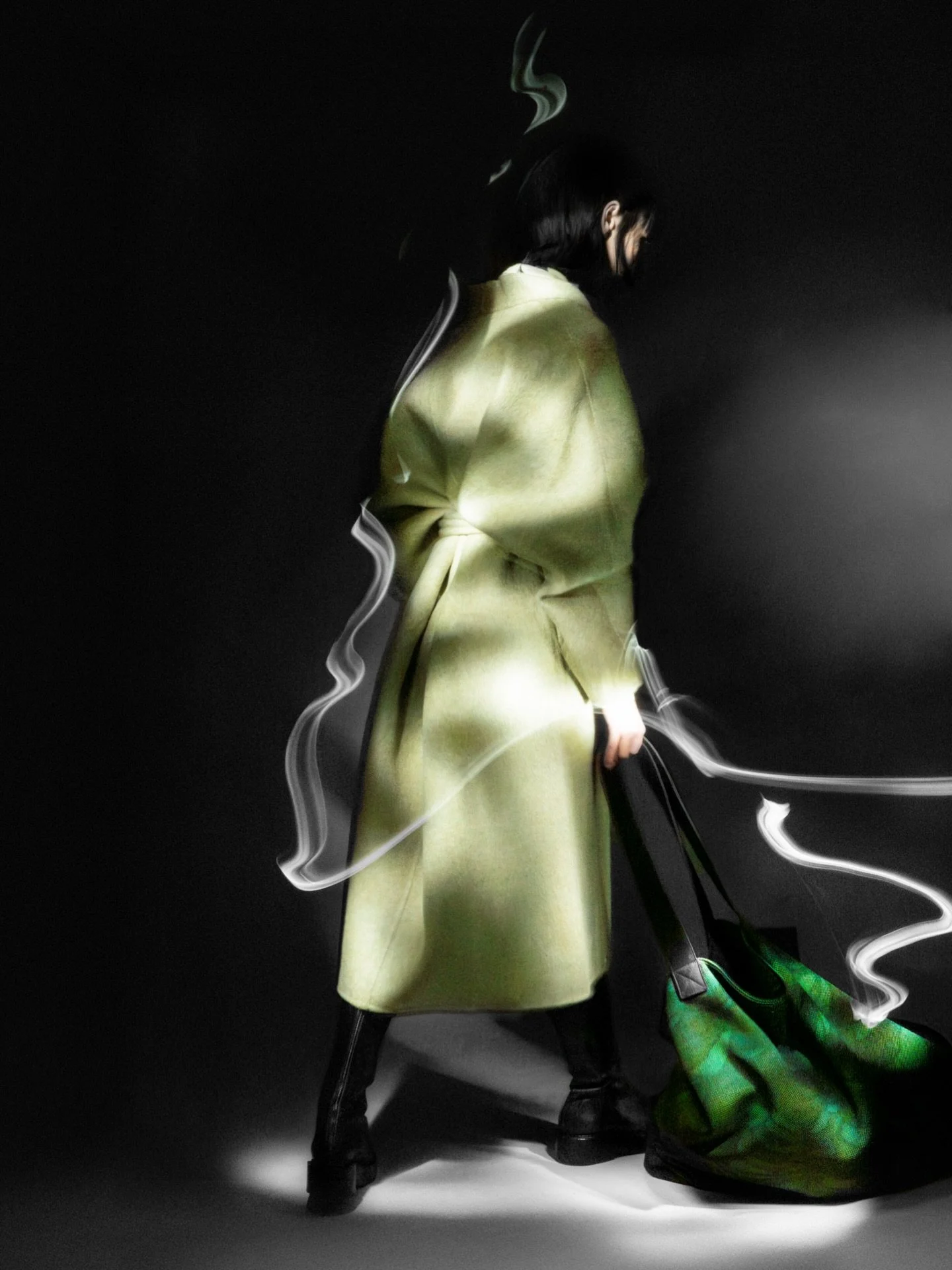 Wearable Functionality: The Architect&rsquo;s Bag 

@katerintheys X @collectifdanvers 

an exaggerated, enlarged functional bag which can be draped around the body 

A double layered knit by Amsterdam based @byborre 

Solid leather details, handmade 