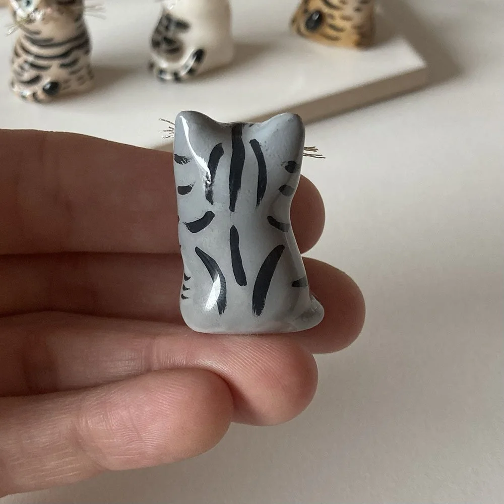 kitten_grey_tabby_orn_back.jpg