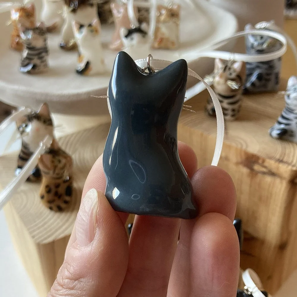 Cat_grey_back.jpg