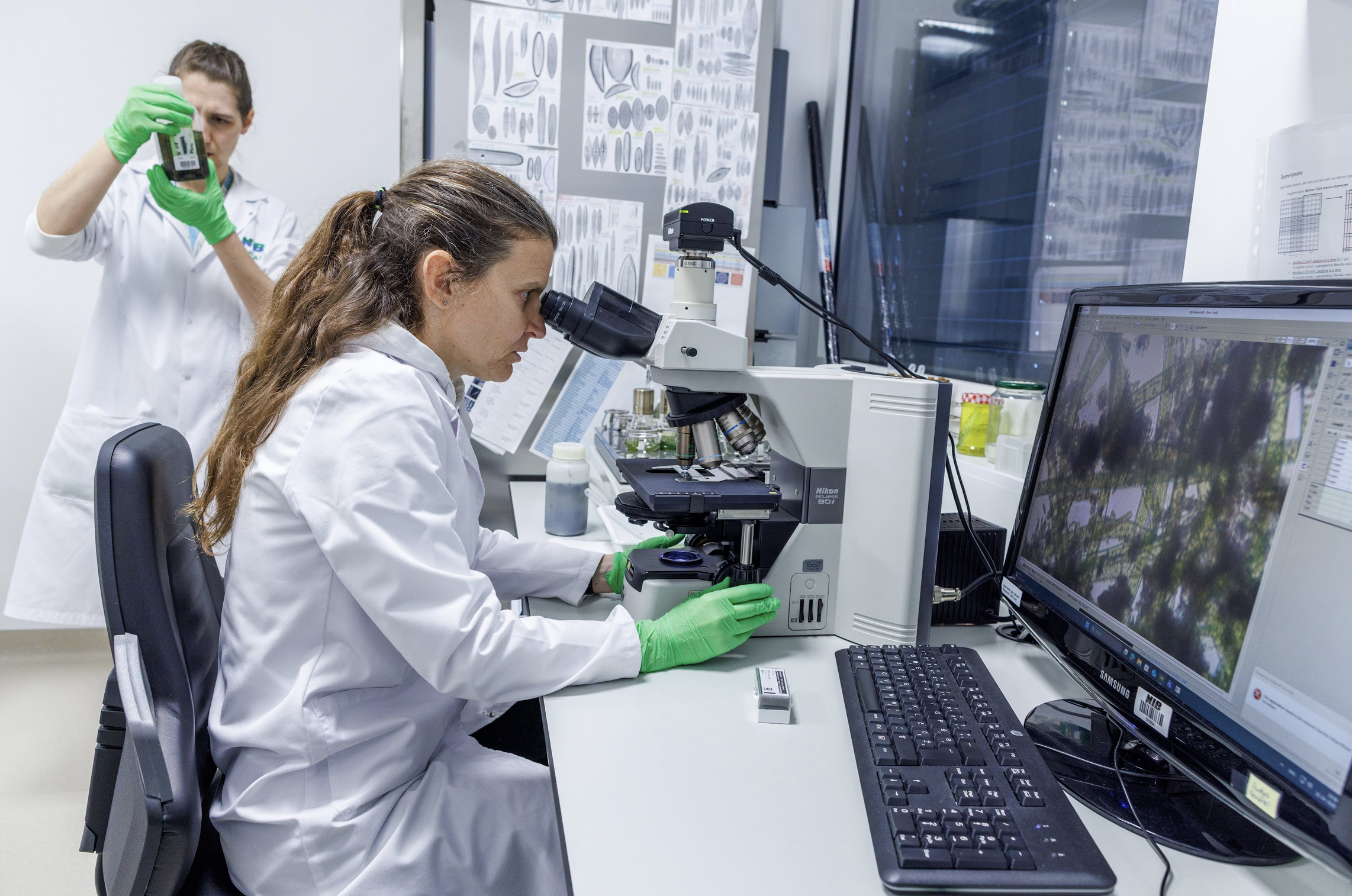  V laboratoriju, foto: Matej Povše 