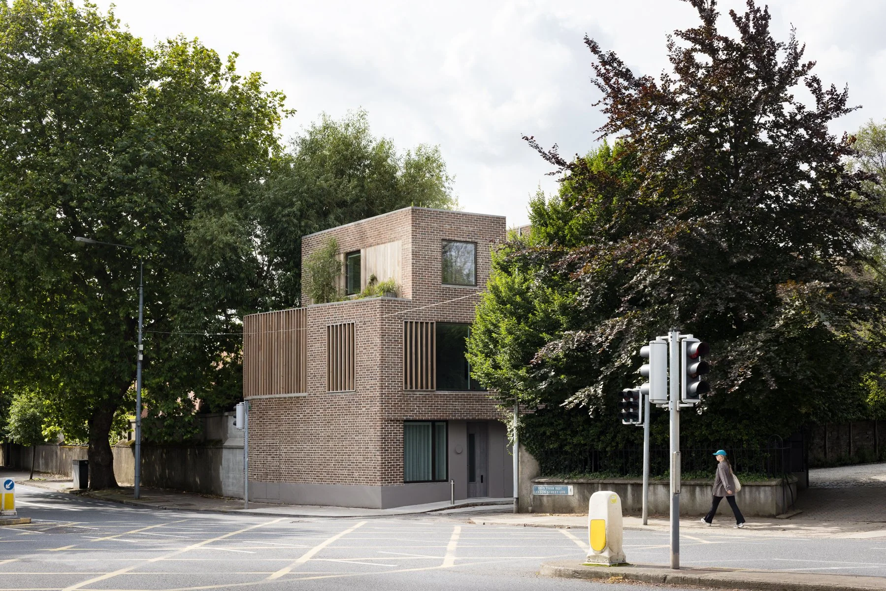  Leeson Street  Terrace of three three-storey, two-bedroom dwellings  Photos by Aisling McCoy / PLA  Aerial Photos by Magnaparte 