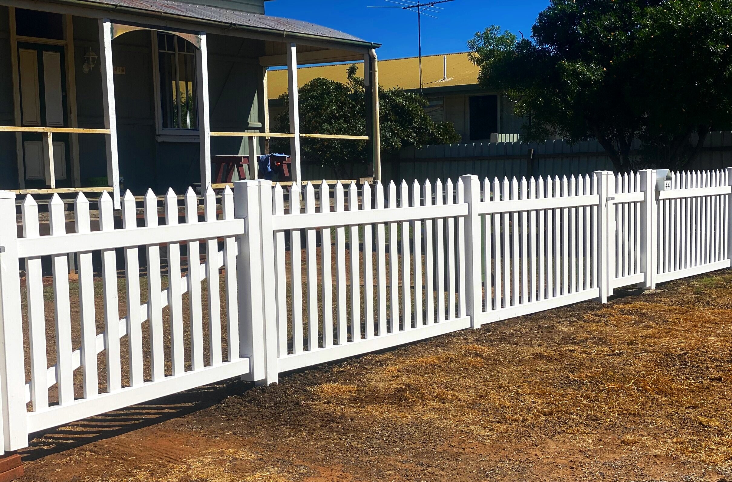 Straight Style PICKET FENCE 