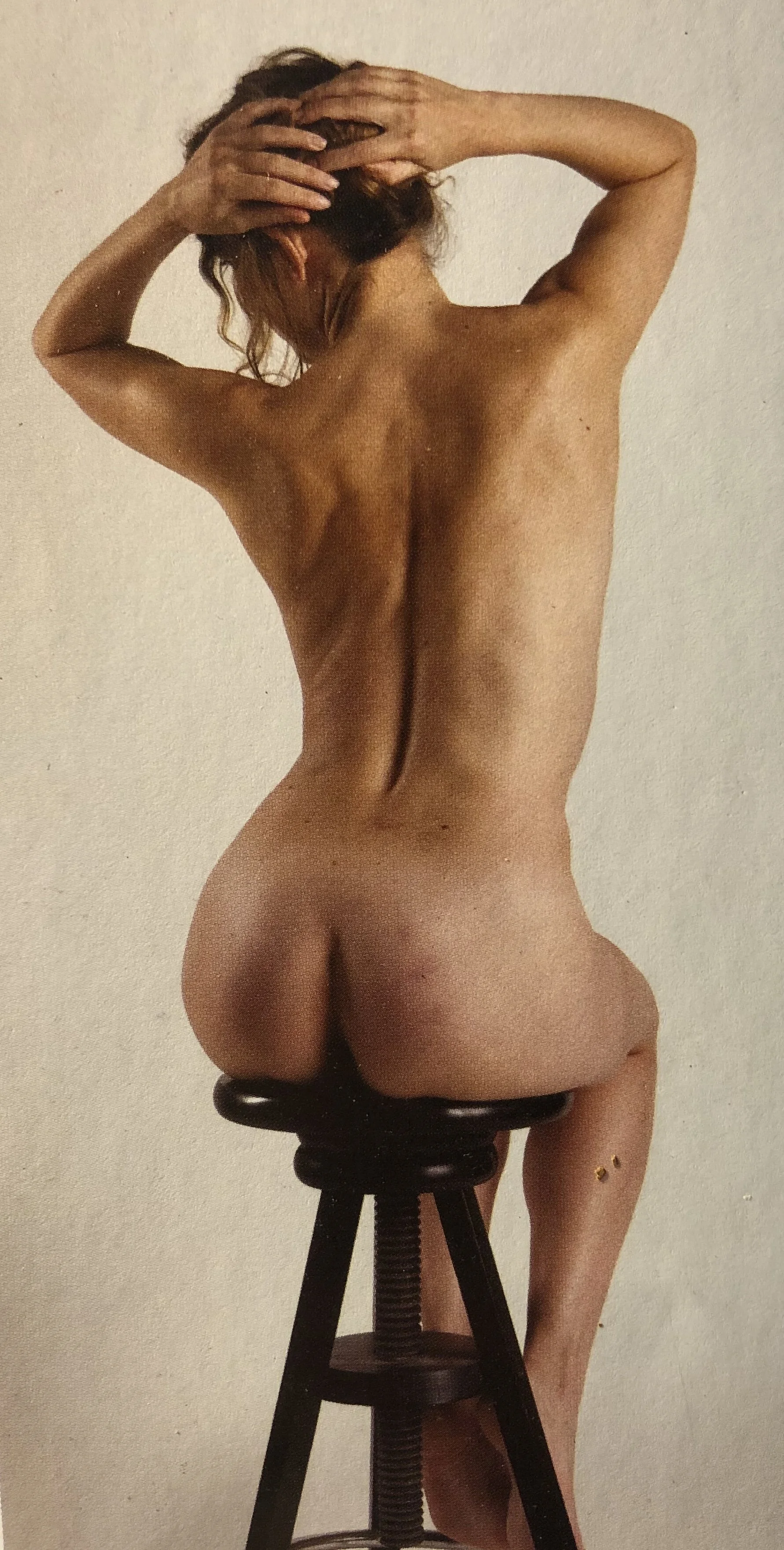 Reference image from 'The Nude Female Figure' by Mark Edward Smith