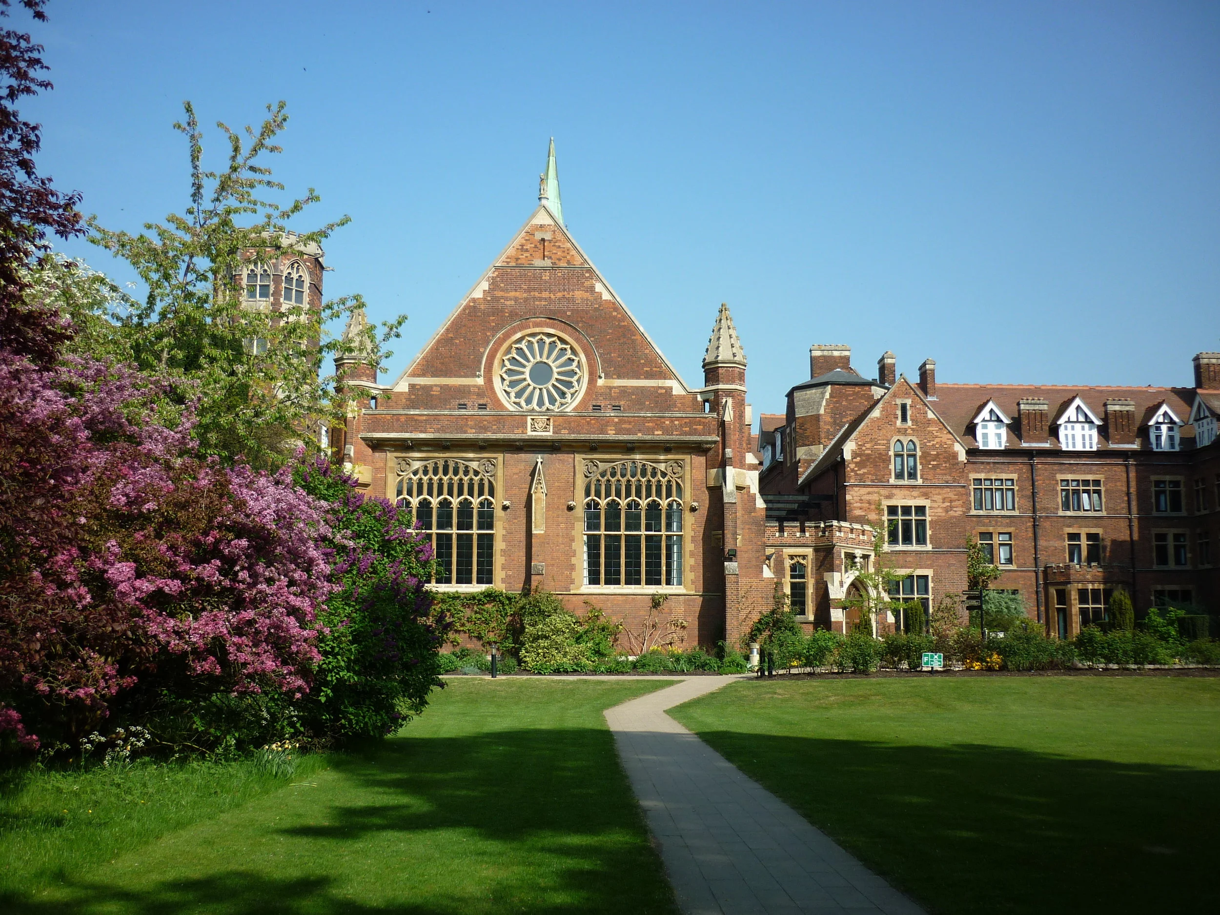 The_Cavendish_Building_of_Homerton_College_Cambridge,_May_2011.jpg