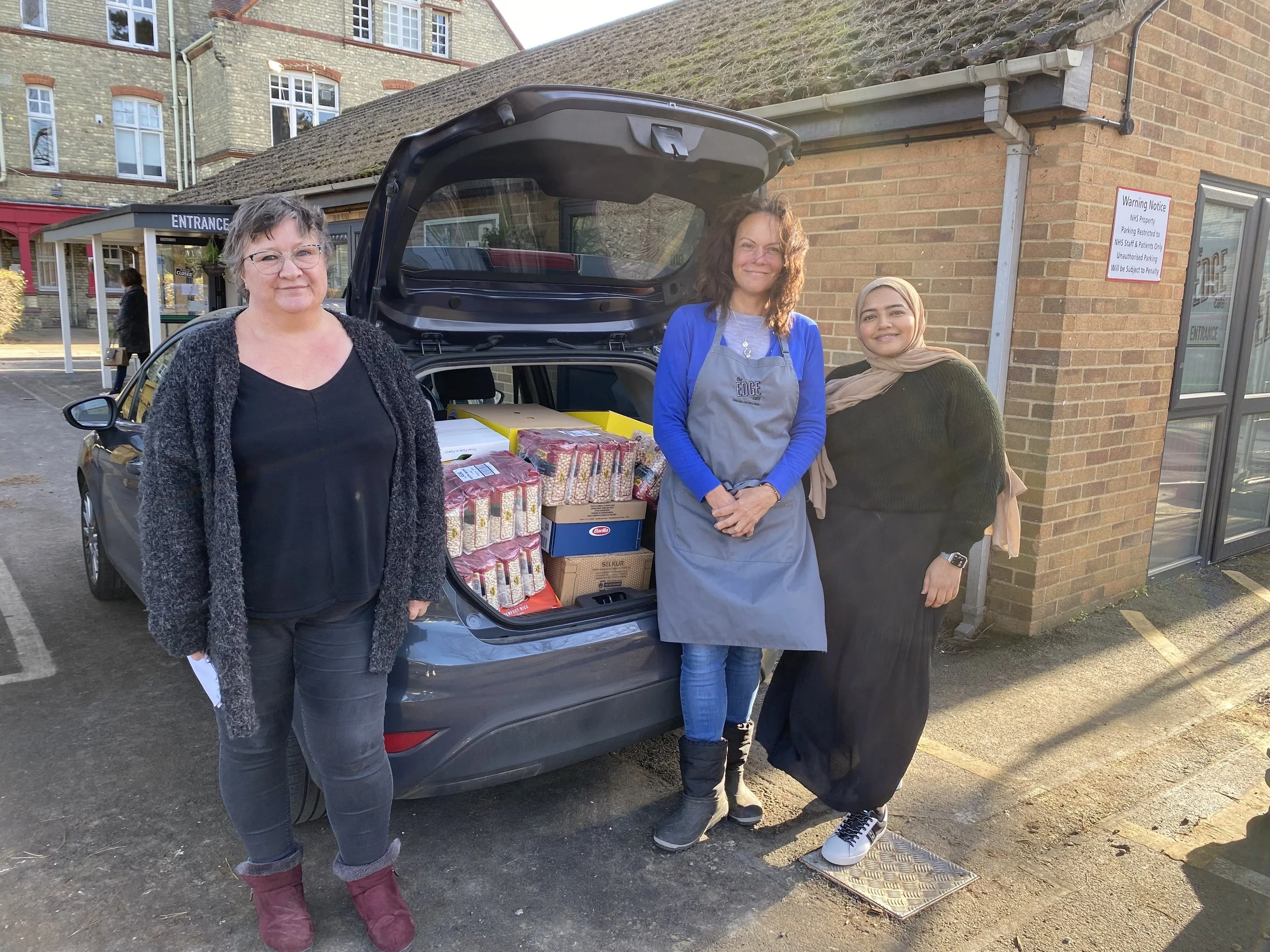 Cambridge Central Mosque Donates Food Essentials to Support the Community 