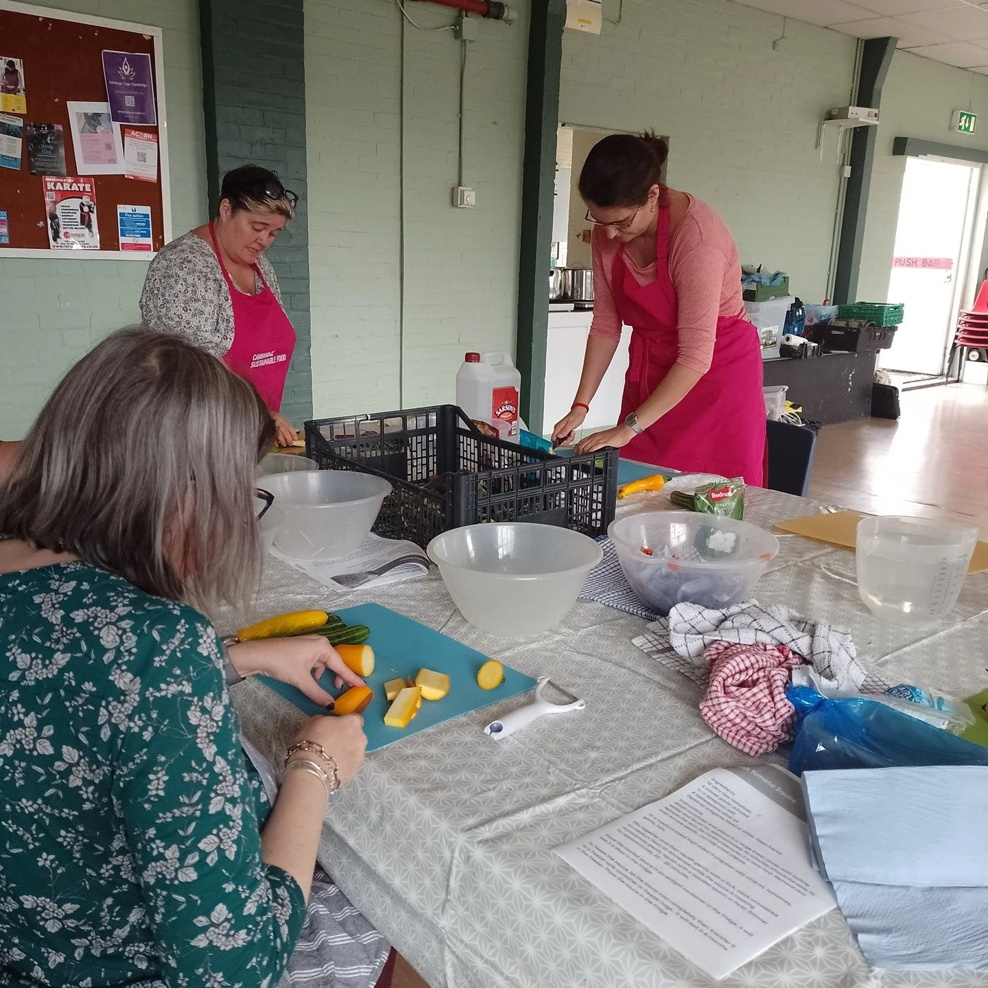 We had a wonderful time at our first Batch Cook Club with @abbeypeoplecam this week. Together we cooked up @cofarmcambridge veg into a huge batch of beautiful tomato and herb sauce and lots of jars of pickled courgettes. Both can be enjoyed straighta