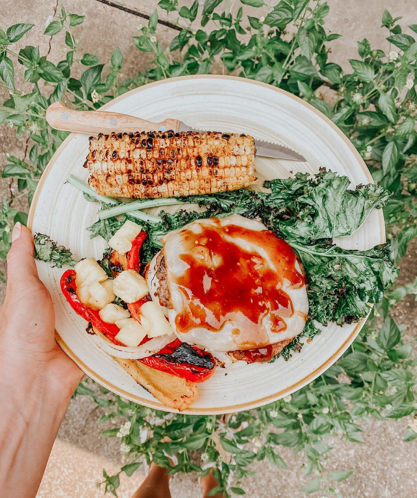 The only pic I managed to get all weekend 🙃🙃 all the summer veggies grilled with one of my dads burgers &mdash; yummmm #betternotcomplicated #livwelldaily #fivethrive #restanddigest
