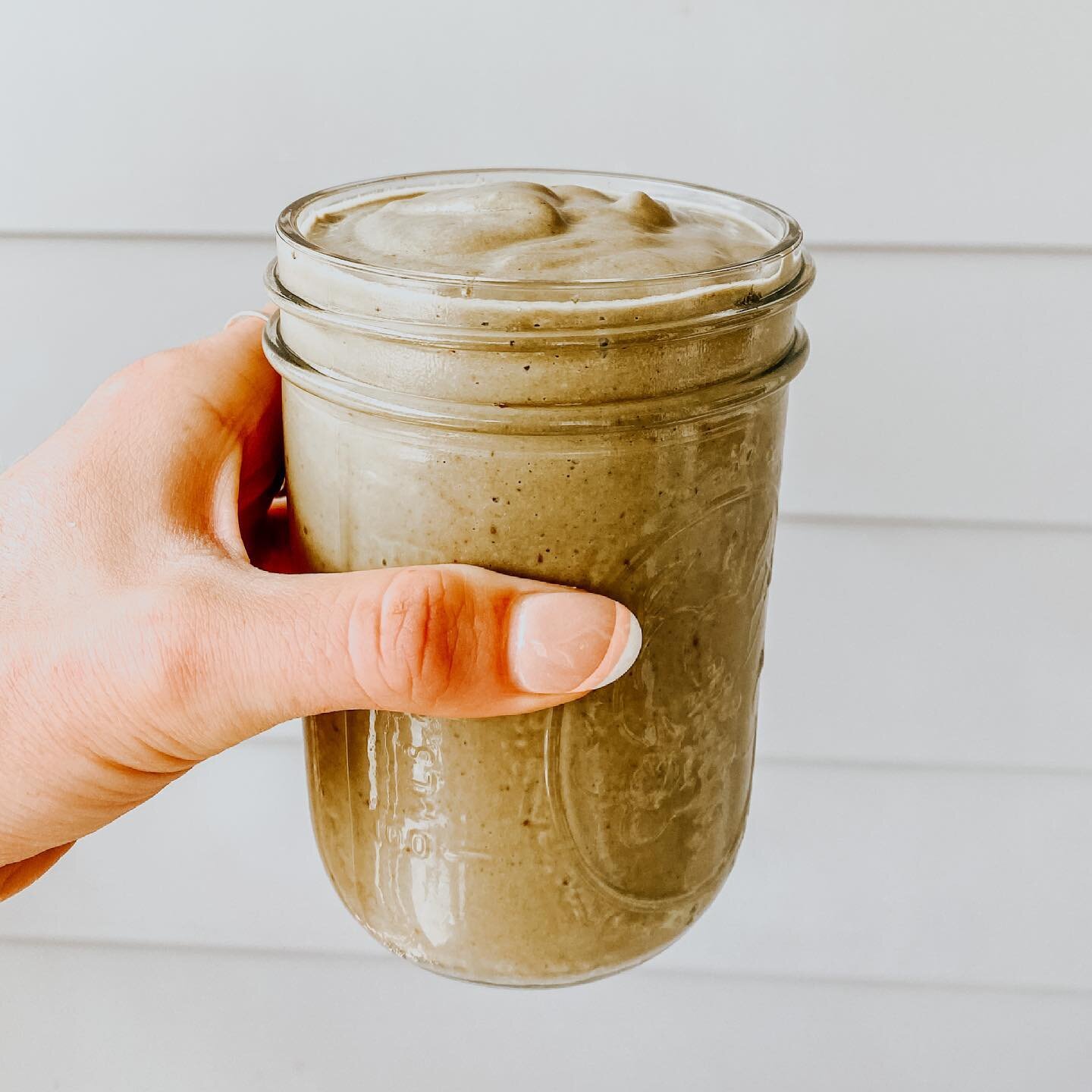 Full fat cacao #fivethrive smoothie when it gets closer to that time of month and you are craving 🍫🍫🍫

Healthy fats are a great fuel source when you get closer to menstruation and the reason WHY is because her body cannot break down carbs as effic