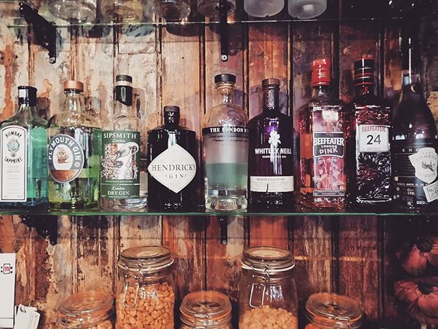 Who doesn't like a lovely g+t ay? We have a great selection of gins to keep you refreshed this spring #gin #hendricks #whitleyneill #ginandtonic #thebellpub