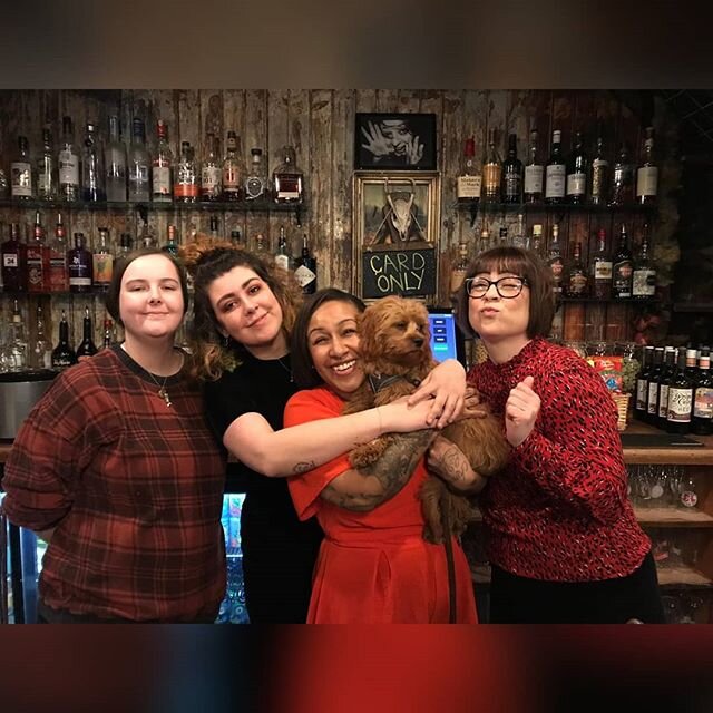 squad goals!!! #boozer #squadgoals #squad #thegirls #e1 #publife #dogsofinstagram #doggo #dog #whitechapel #dog #team #bestteam