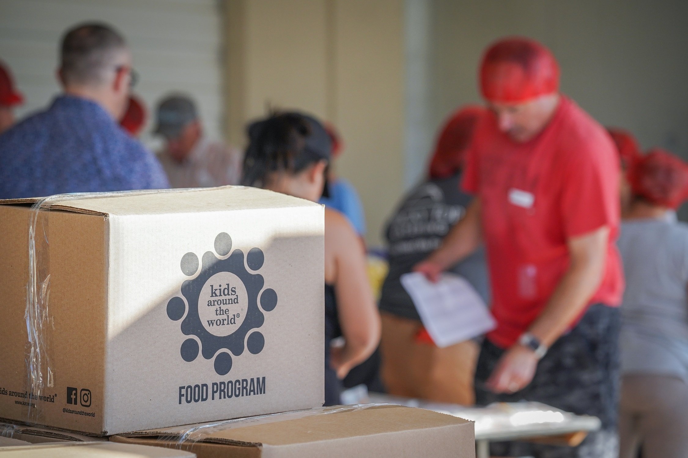 OneMeal.Box.Packing.w.jpg