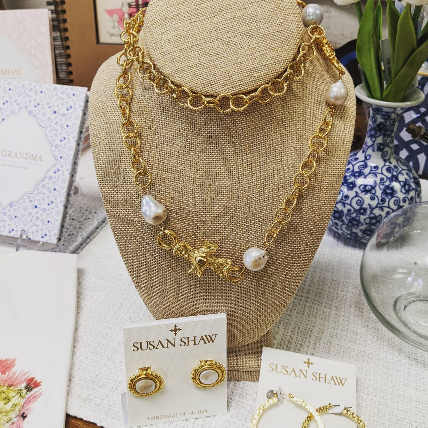 Mother's Day is 1 week from tomorrow!  Stop by and we'll help you pick out a special gift!
.
.
.
.
#mothersday #christiangifts #parkavenuewp #allsaintswinterpark #shopwinterpark