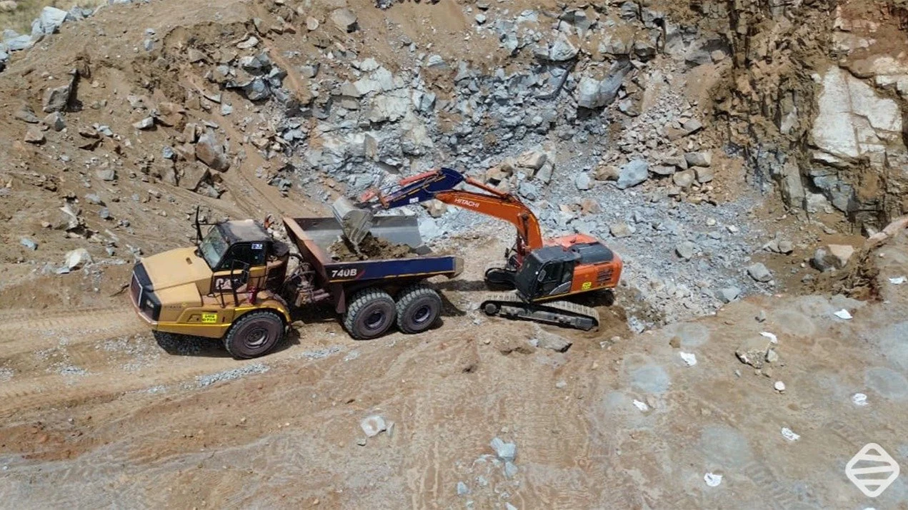 Strata Mining Services provides end-to-end opencast mining solutions for both new and established mines. With the right fleet, skilled personnel, and technical expertise, we deliver safe, reliable, and cost-effective services that keep production mov