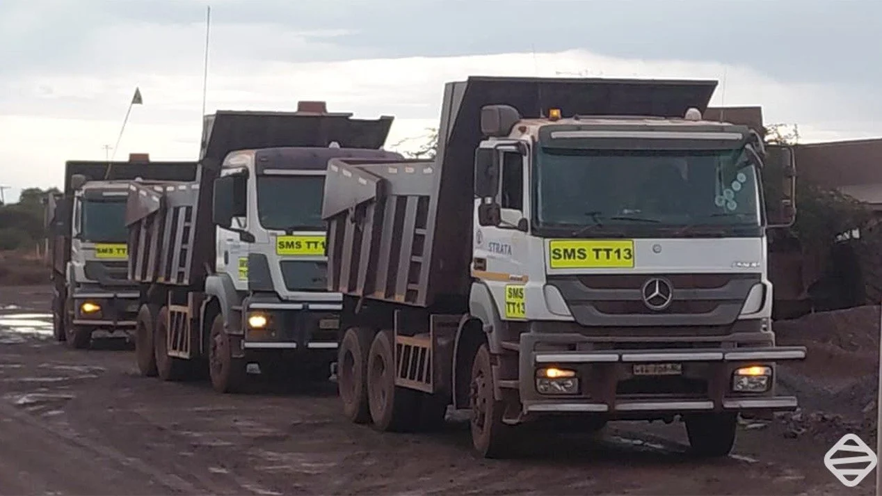 Strata's fleet heading out for a busy day's work. We focus on maximising haulage efficiency while maintaining strict safety standards. With our experienced operators and robust fleet, downtime is reduced and output is optimised. https://stratams.co.z