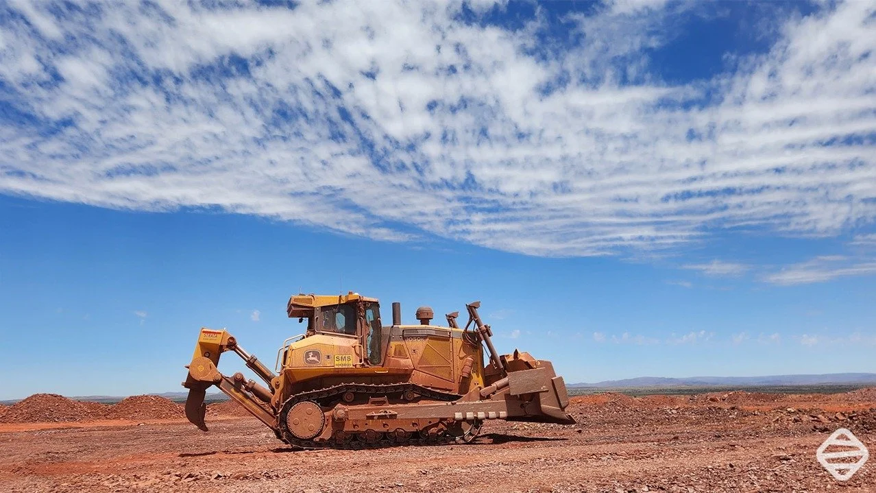 We're chugging along into the weekend. Happy Friday 🥳!
.
#mining #miningindustry #opencastmining #mininglife #logisticsolutions #pittoport #miningoperations #StrataMS #miningSA #earthmover