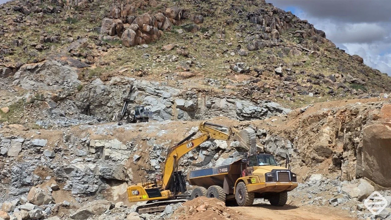 Teamwork in the toughest terrain! Our equipment is ready for the job. Visit https://stratams.co.za
.
#mining #miningindustry #opencastmining #mininglife #logisticsolutions #pittoport #StrataMS #miningoperations #miningSA #earthmover