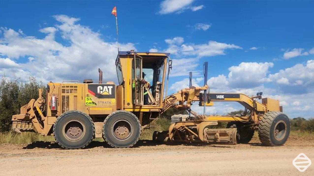 Precision where it matters most.
Strata's road grader keeps mine haul roads smooth, safe, and production-ready. From maintaining correct camber to improving drainage and reducing wear on tyres, every pass is about performance and efficiency.
Reliable