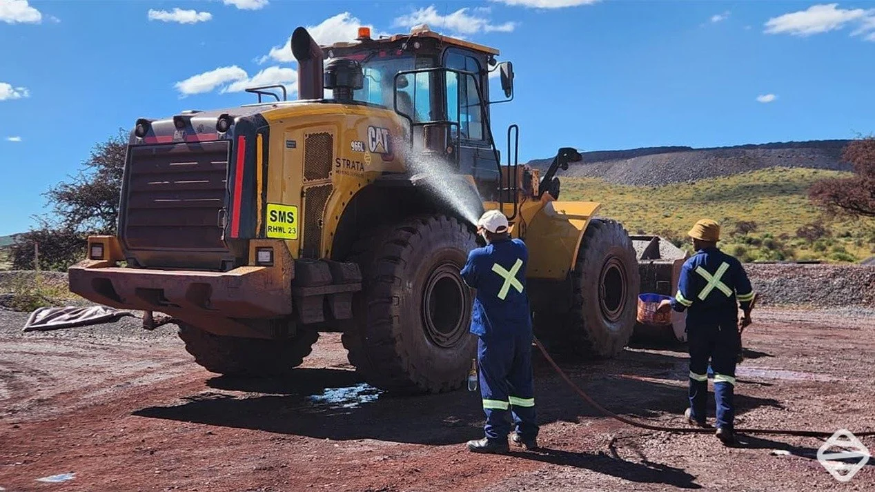 Working hard all week. Proper maintenance to finish it off. 🚜💦
Cleaning and inspecting equipment is how we protect our assets and keep operations running efficiently.
Have a fantastic Friday 😁
.
#mining #miningindustry #opencastmining #mininglife 