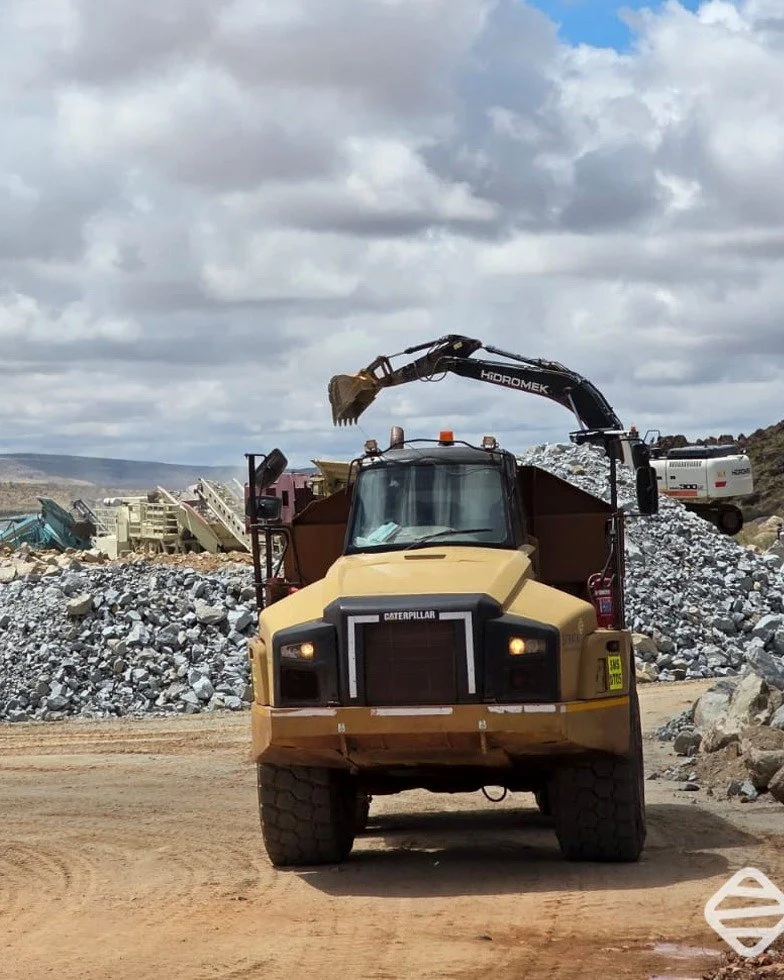 It's Monday we're up and running and ready for a steady week's work! Visit https://stratams.co.za for all your mine equipment rental and service needs.
.
#mining #miningindustry #opencastmining #mininglife #logisticsolutions #pittoport #StrataMS #min